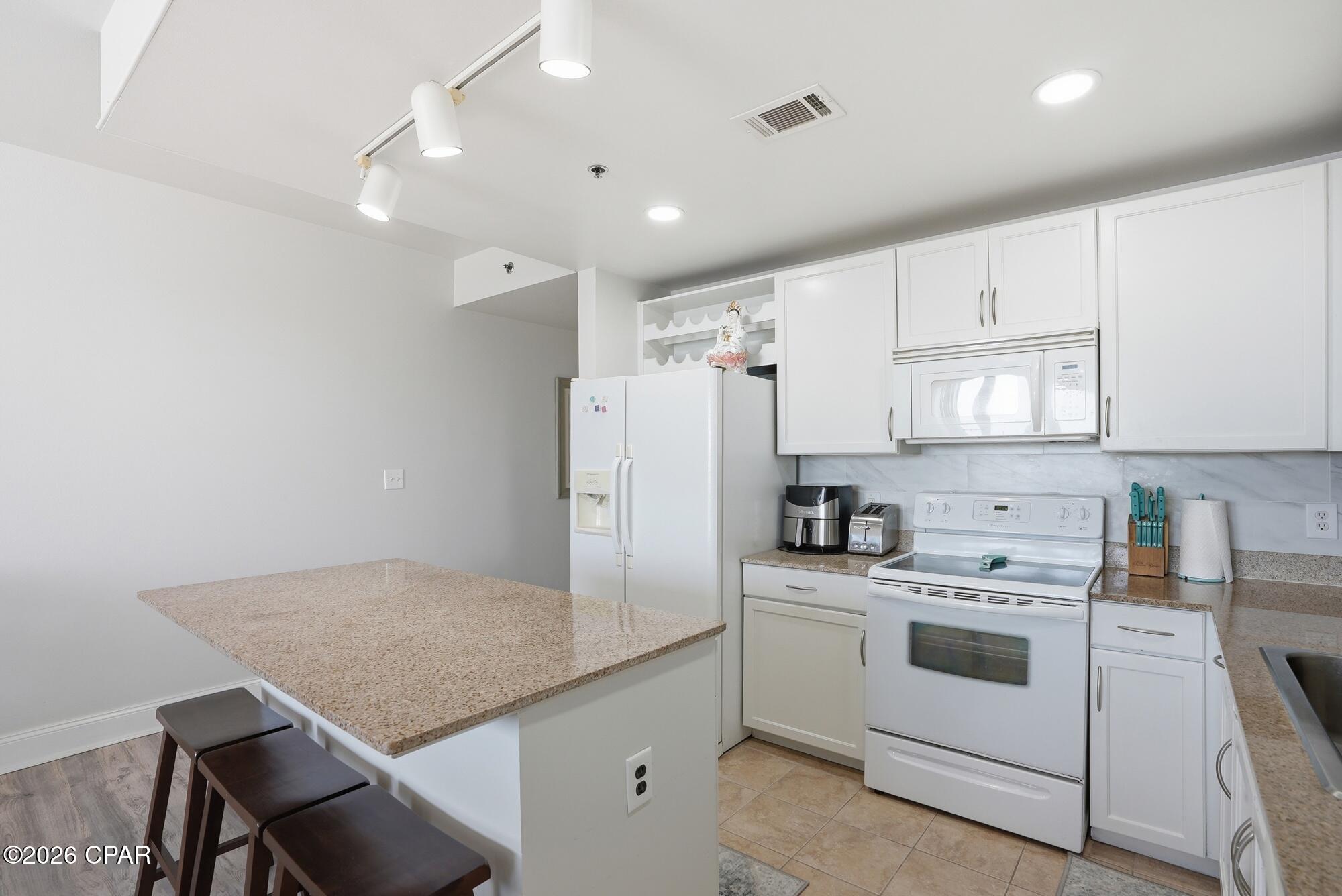 Image 2 For 9902 Thomas Drive 732