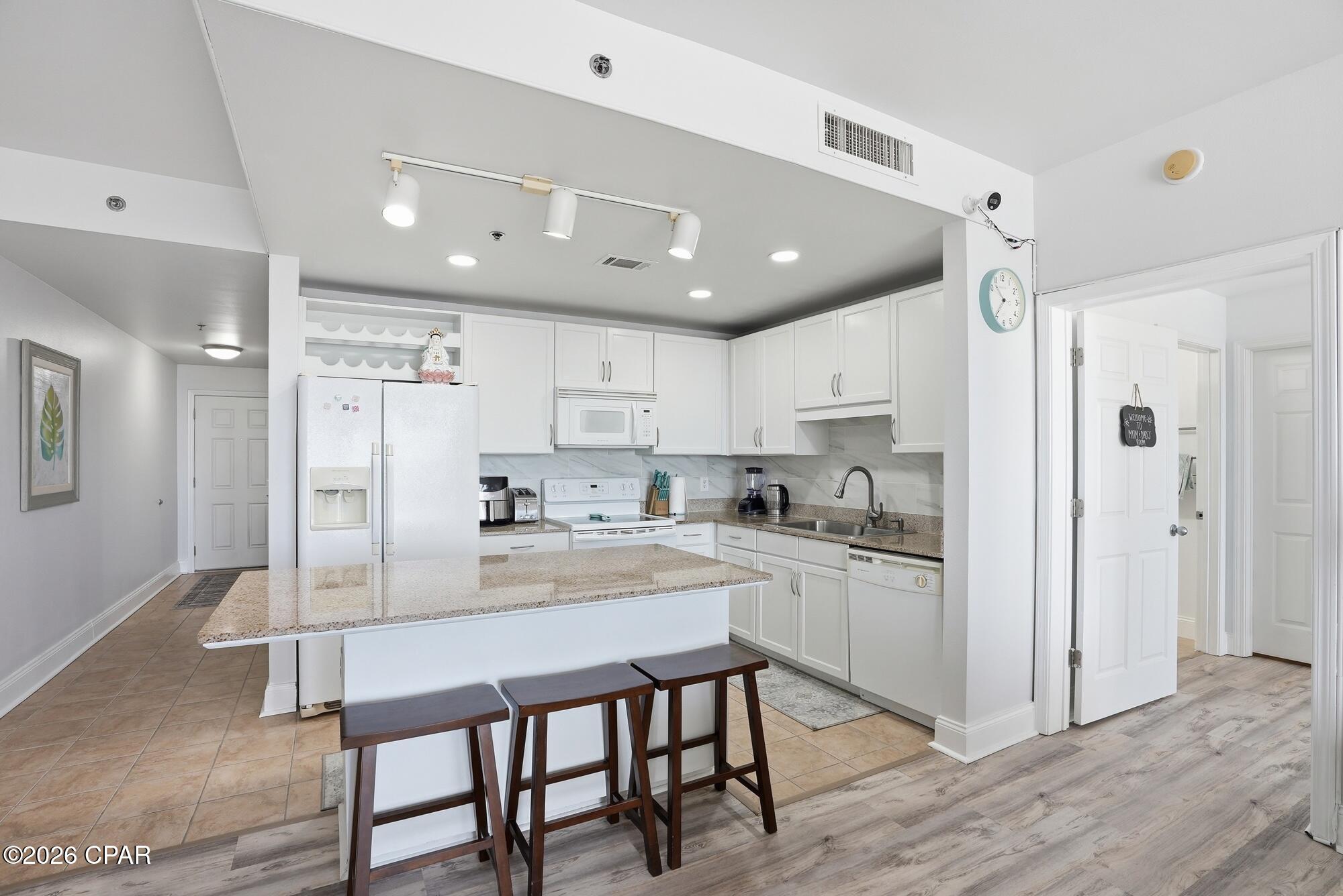 Image 6 For 9902 Thomas Drive 732
