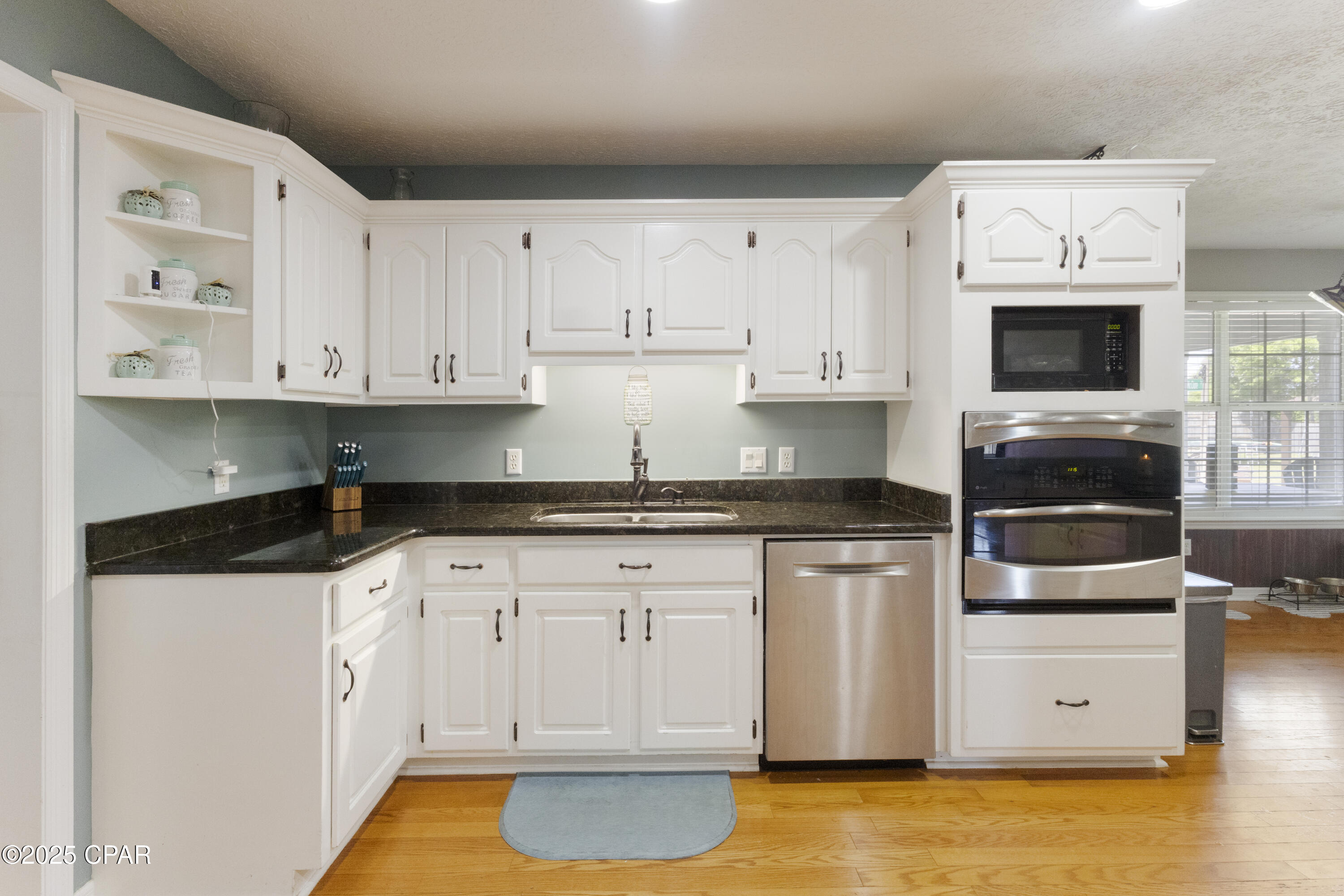 Image 10 For 924 College Boulevard