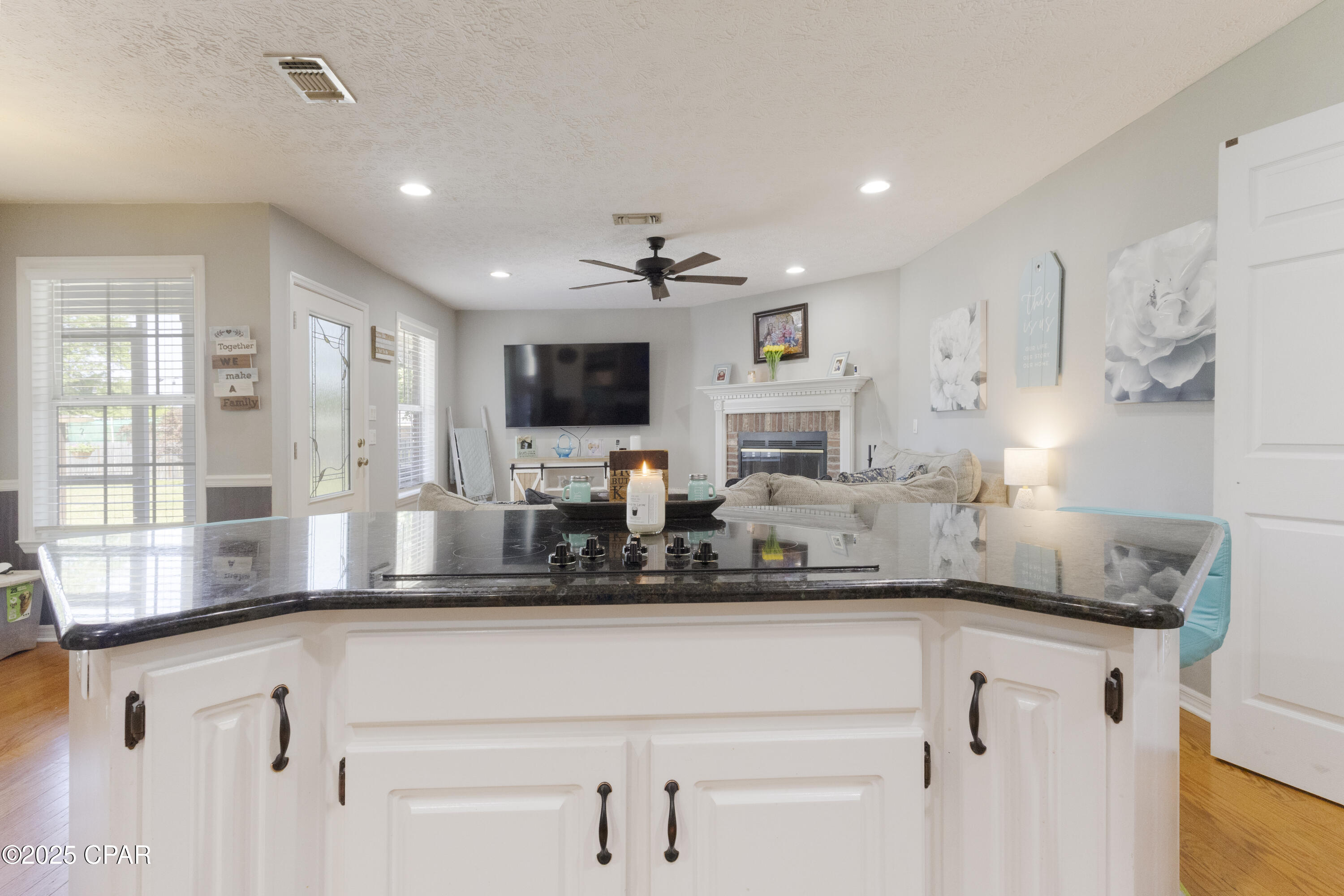 Image 12 For 924 College Boulevard
