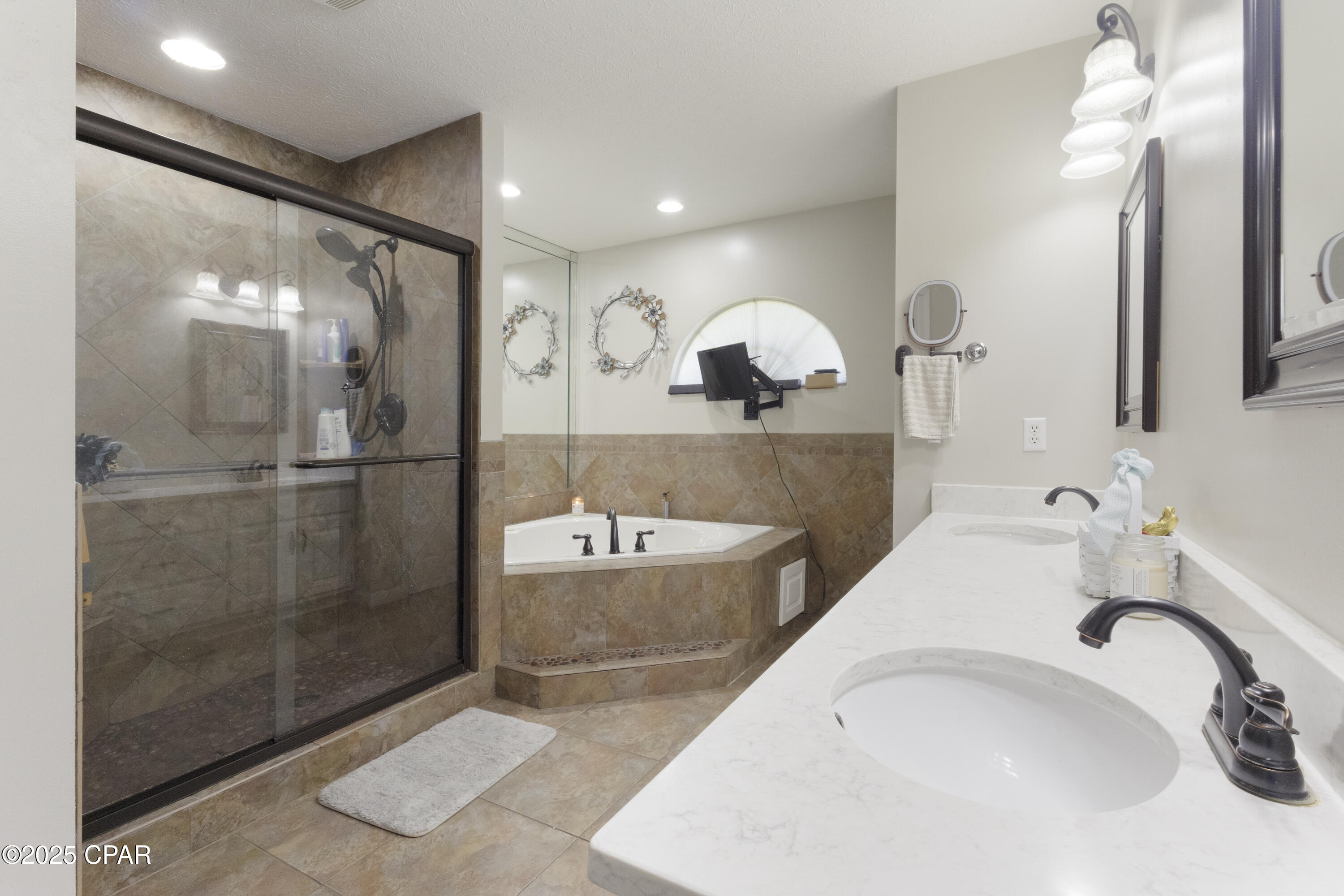 Image 19 For 924 College Boulevard