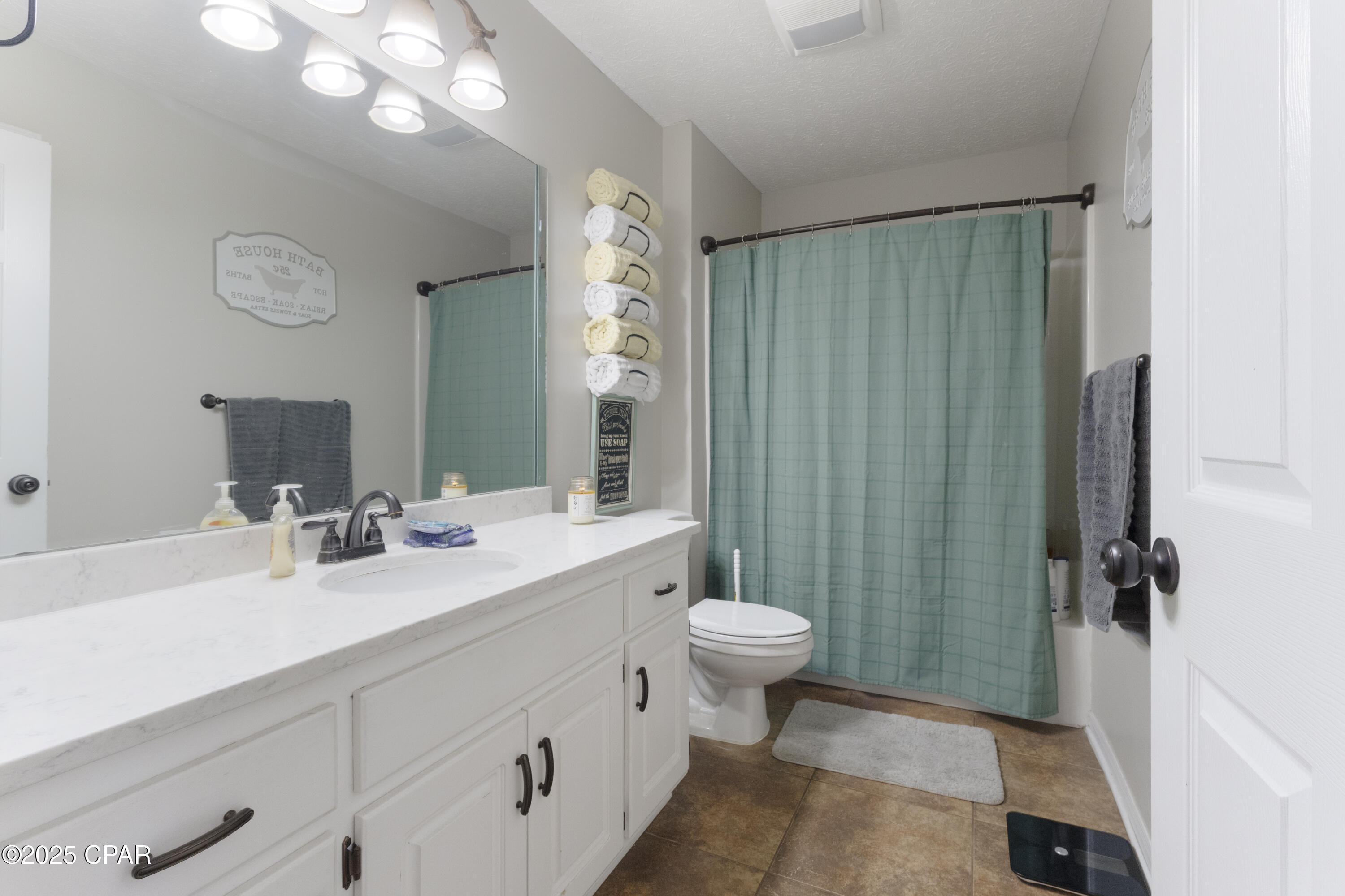 Image 23 For 924 College Boulevard