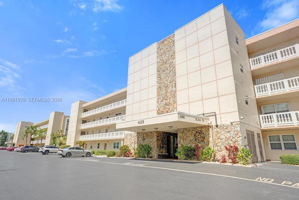 Meadowbrook Lakes Condo