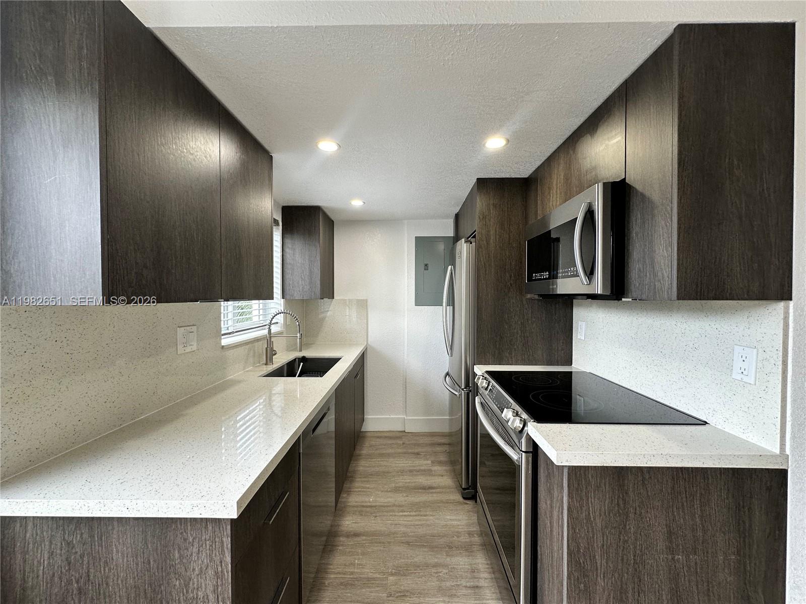 Lauderdale Park 6-33 1/2