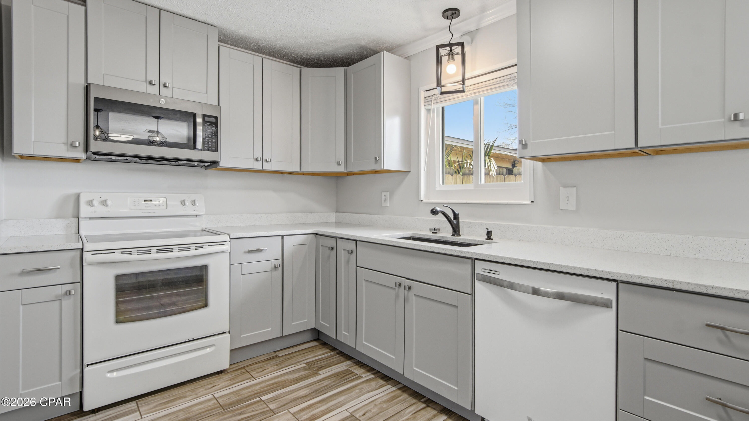 Image 11 For 208 Poinsettia Drive