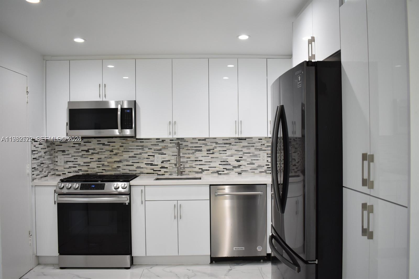 Creek Towers & Yacht Club