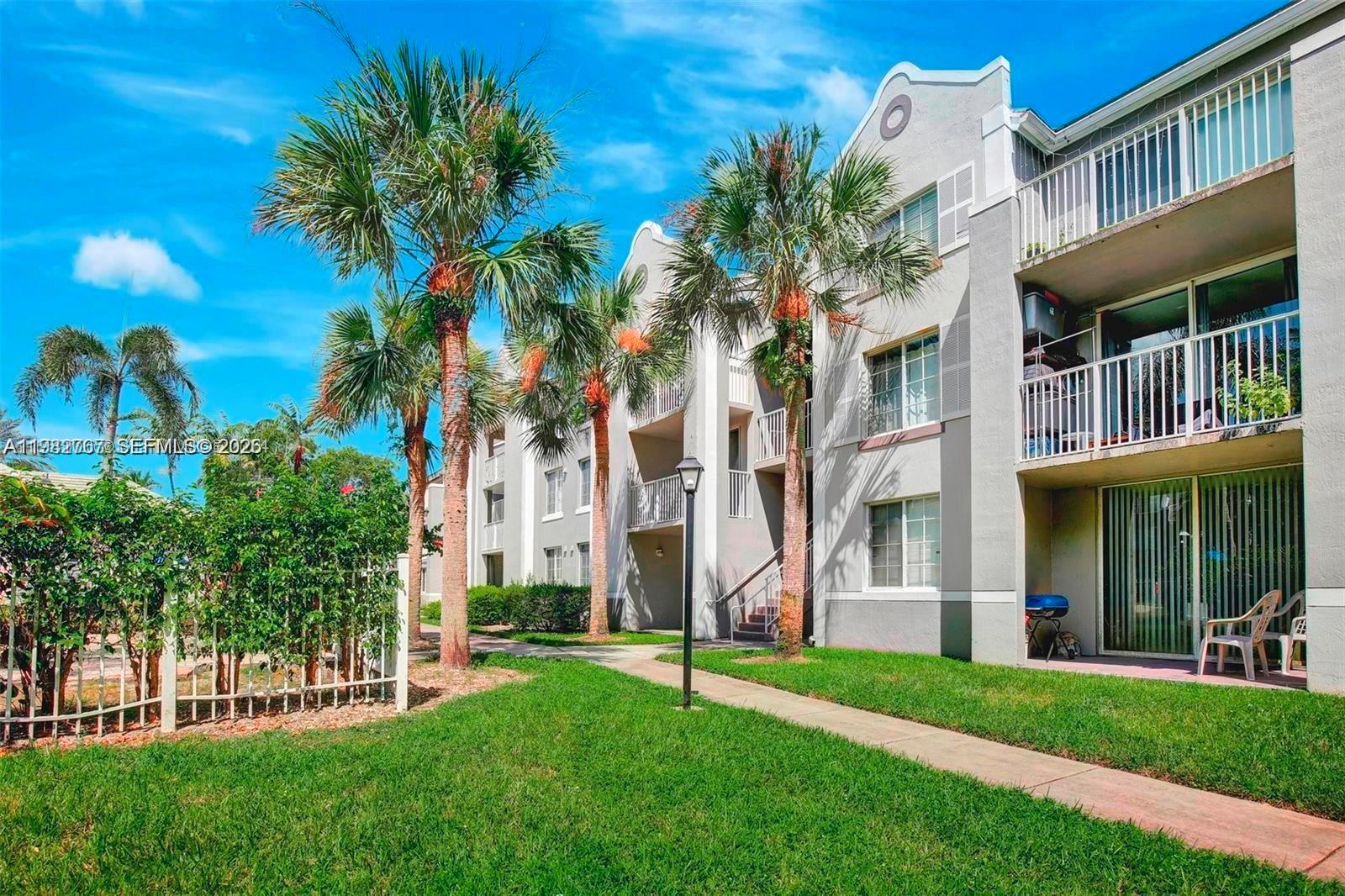 Devonaire Condo At Pembro