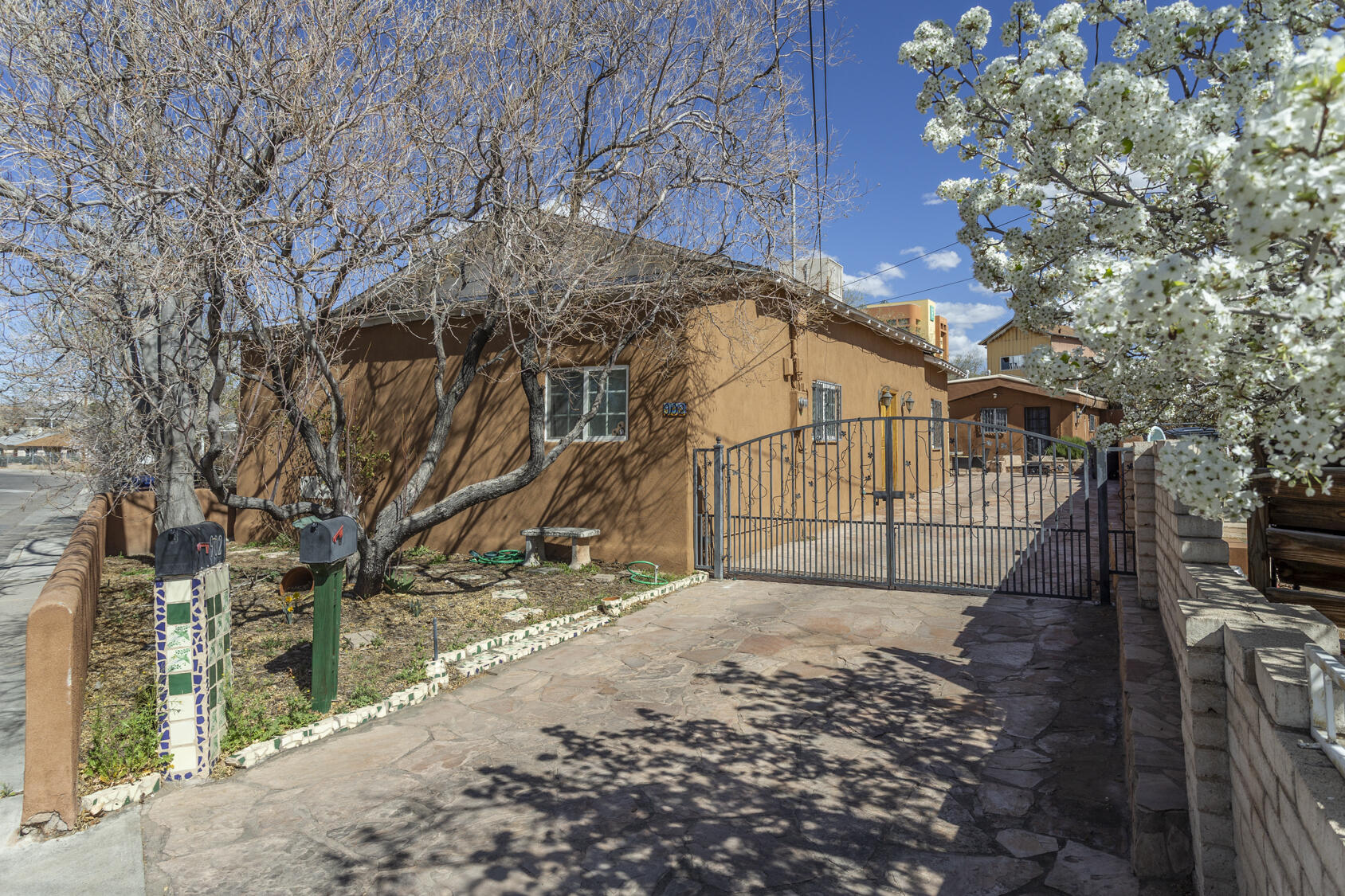 902 Edith Boulevard NE, Albuquerque