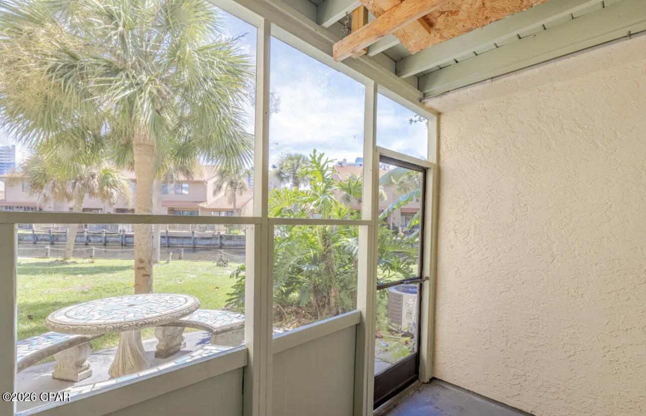 Listing photo id 16 for 218 White Sandy Drive