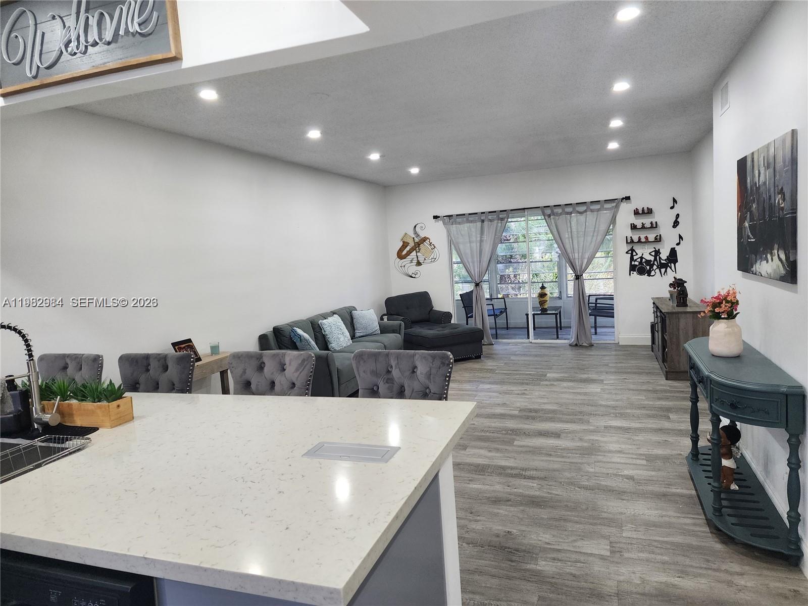 Oriole Gardens 25 Condo