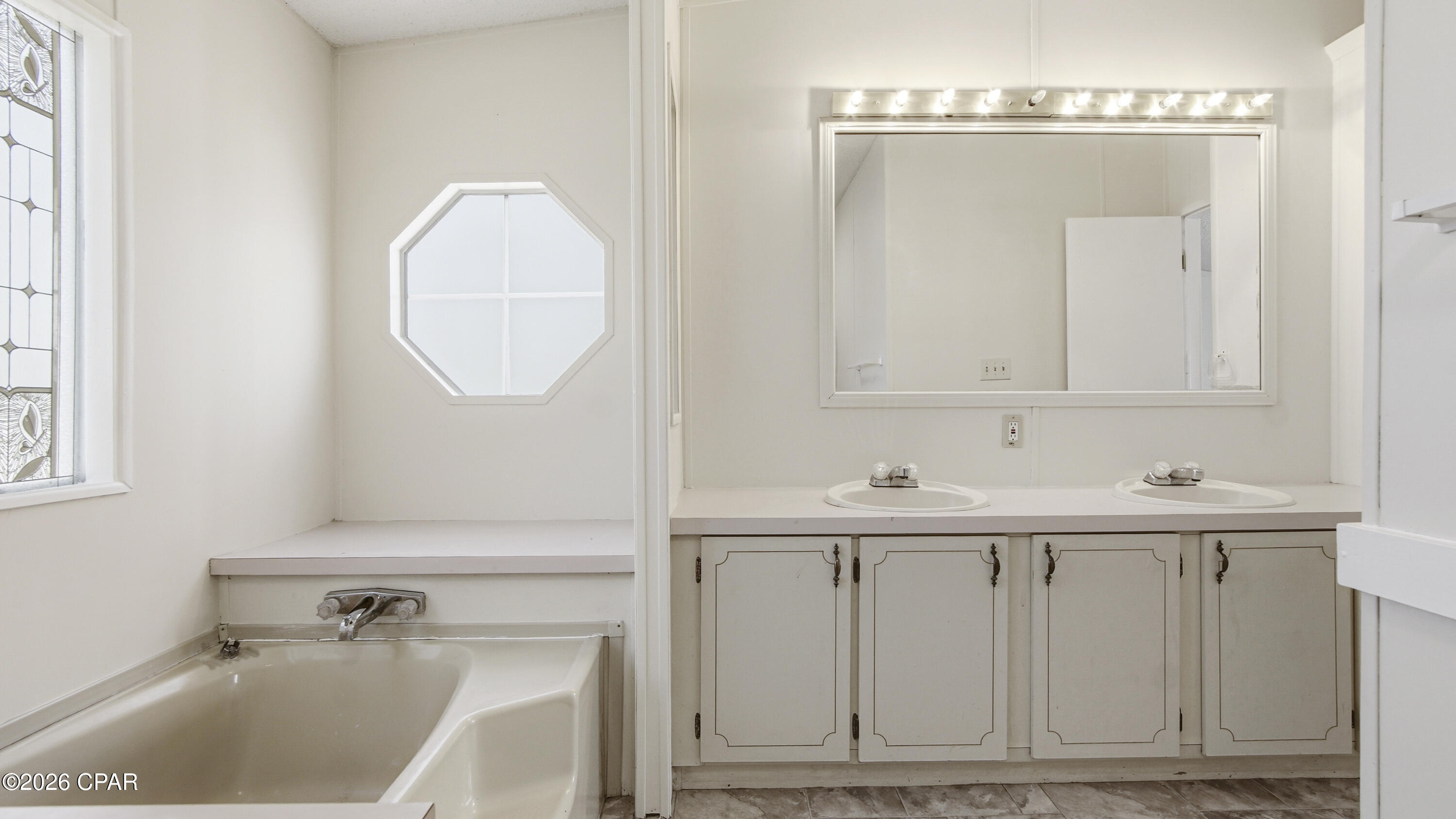 Image 15 For 586 Hickory Bluff Drive