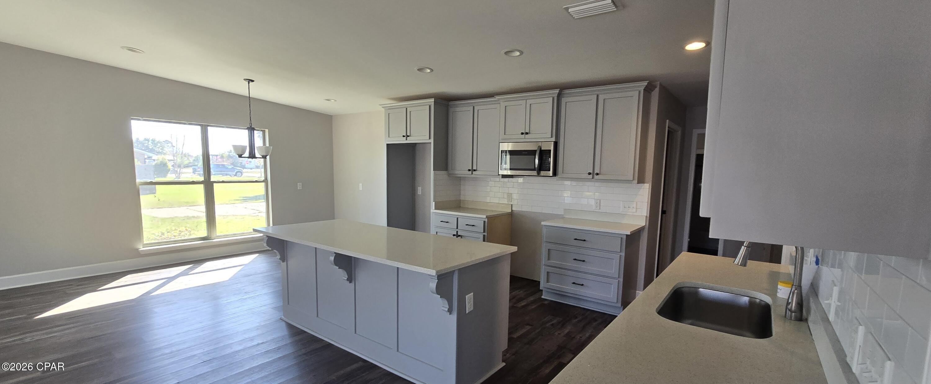 Image 3 For 760 Rosemont Drive