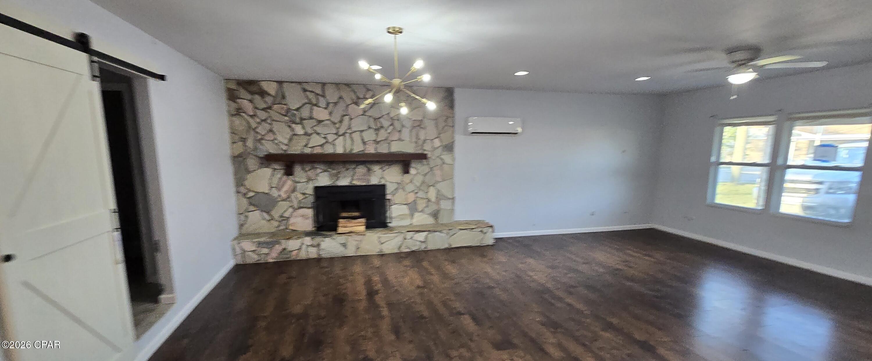 Image 3 For 726 Miles Drive