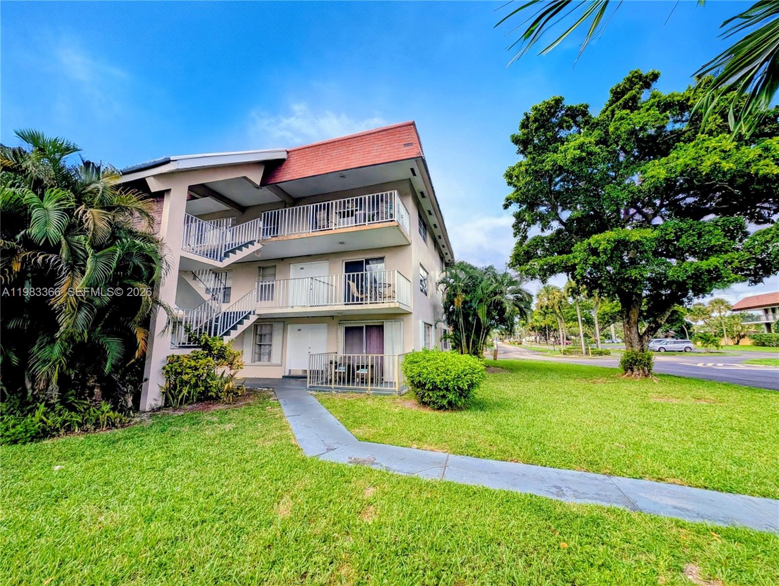 Lauderdale Oaks Condo I