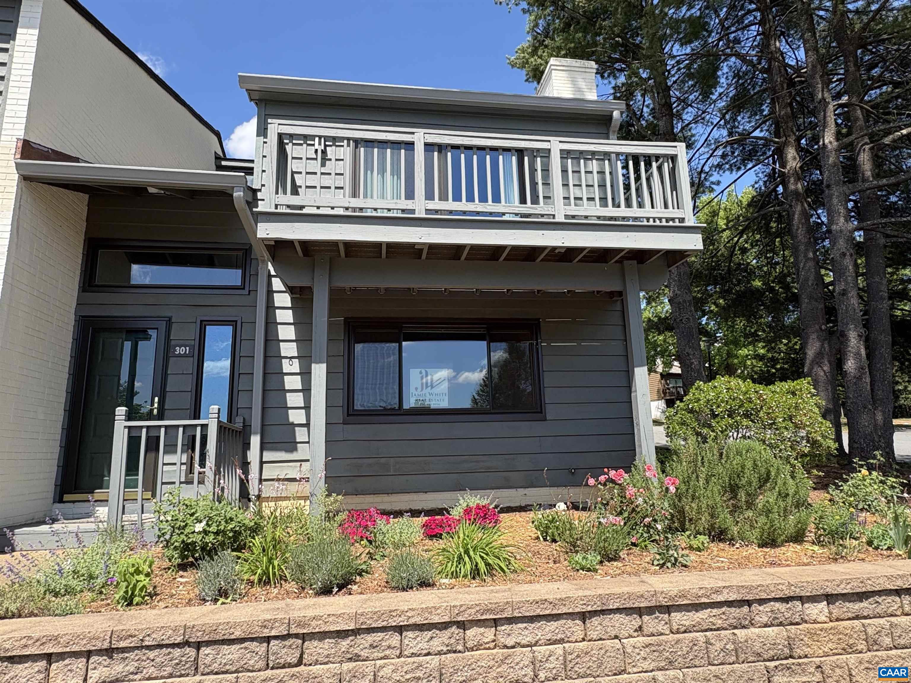 301 HARVEST DR exterior