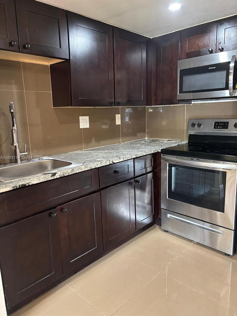 Westland Manors East Cond