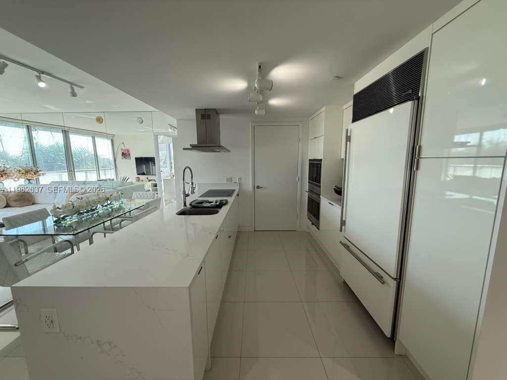 Amazing corner unit fully furnished 2 beds / 2 baths – 1,255 sq ft at the famous Icon Brickell Tower II. White porcelain tile floors throughout, modern kitchen with stainless steel appliances and granite countertops, brand new renovated bathrooms & spacious living area and large balcony with spectacular water and city views. Full-service building with resort-style amenities including state-of-the-art fitness center, spa, Olympic-length pool, and on-site restaurants such as Cipriani and Cantina La Veinte. Walking distance to Brickell City Centre, restaurants, shopping and nightlife. Move-in ready.