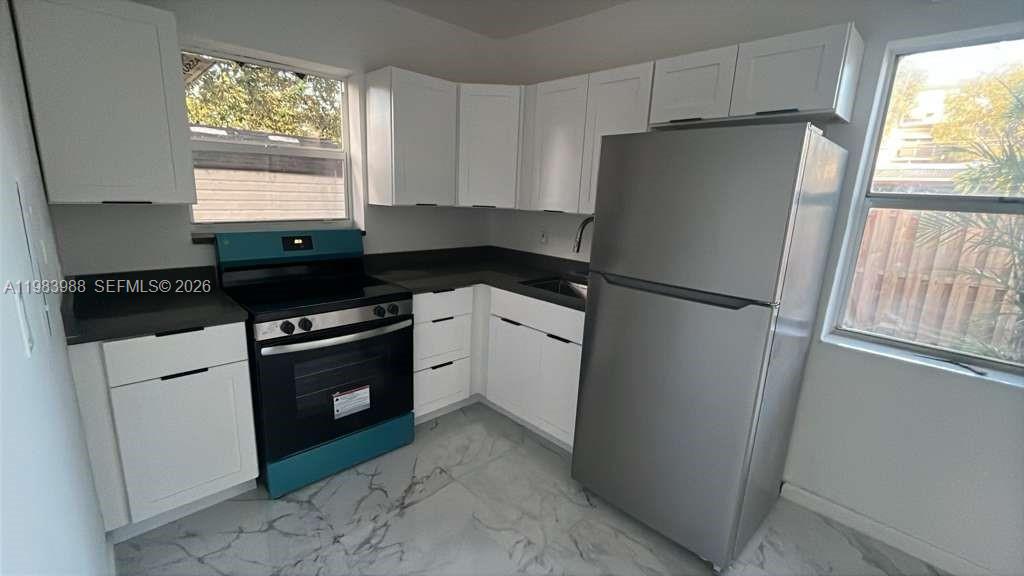 Hollywood South Side Add