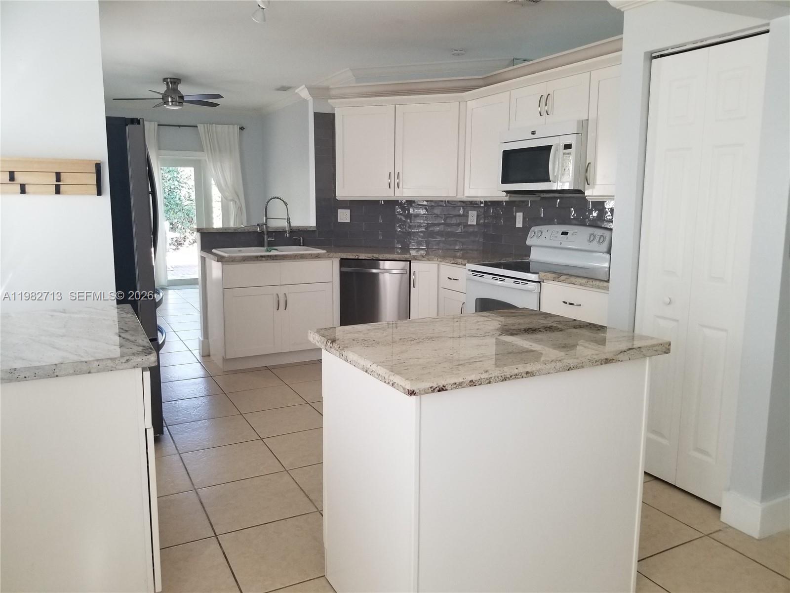 Sapphire Shores-Sapphire