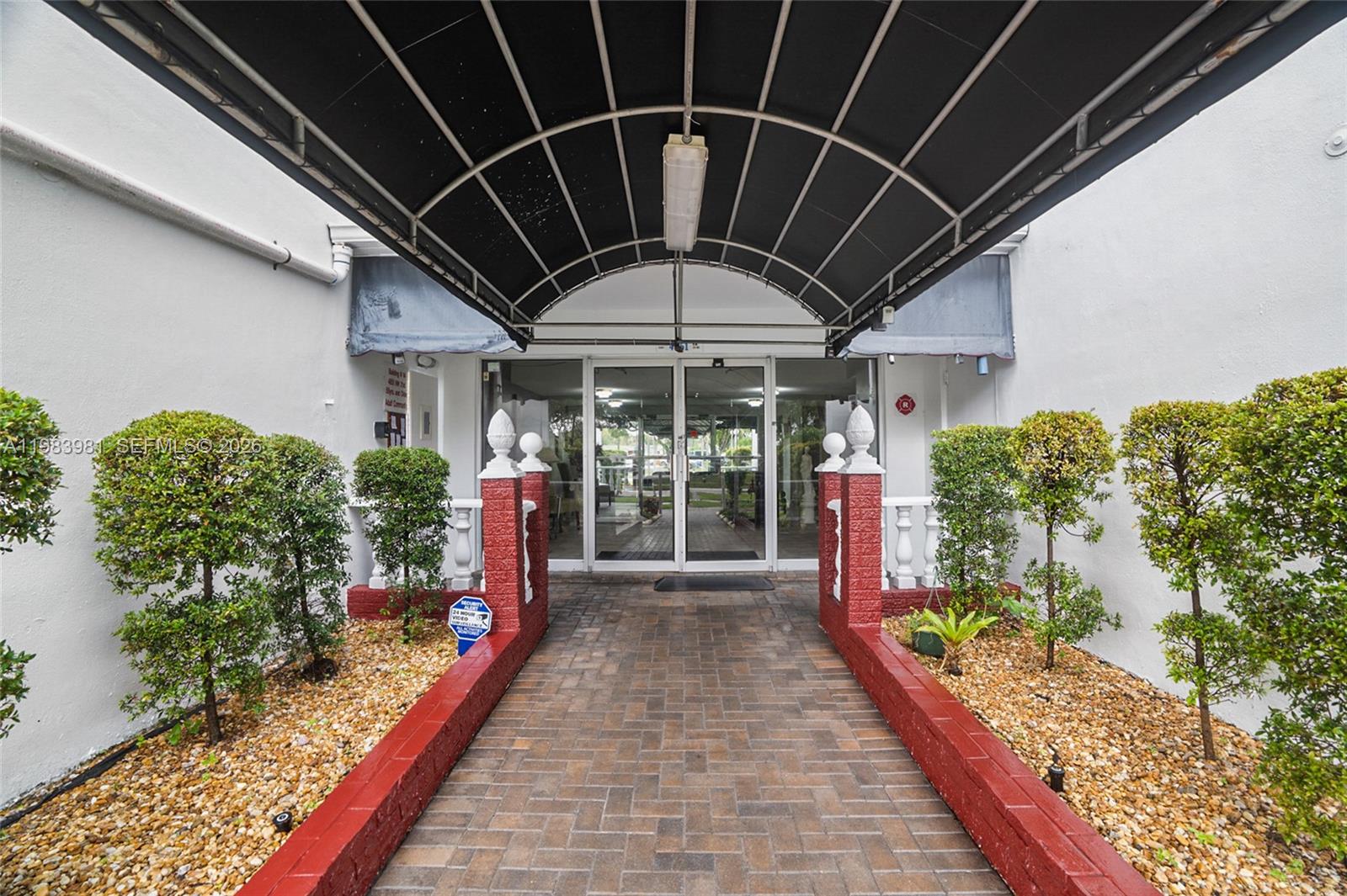 Castle Apartments 14 Cond