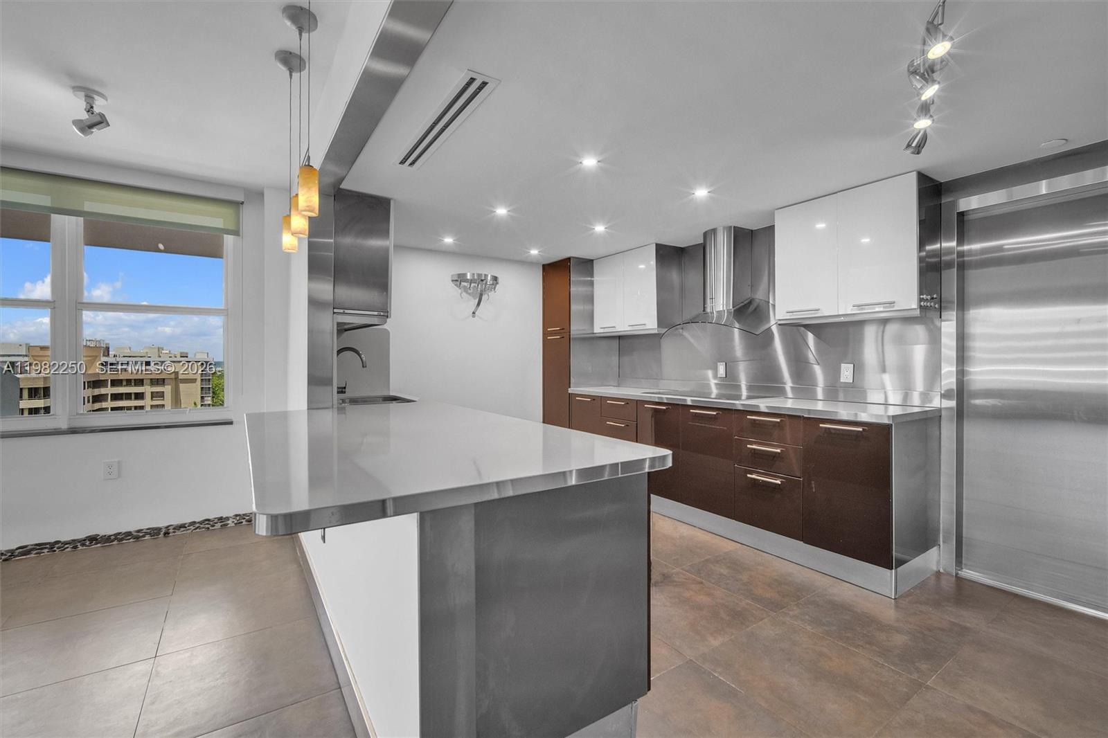 Commodore Club South Cond