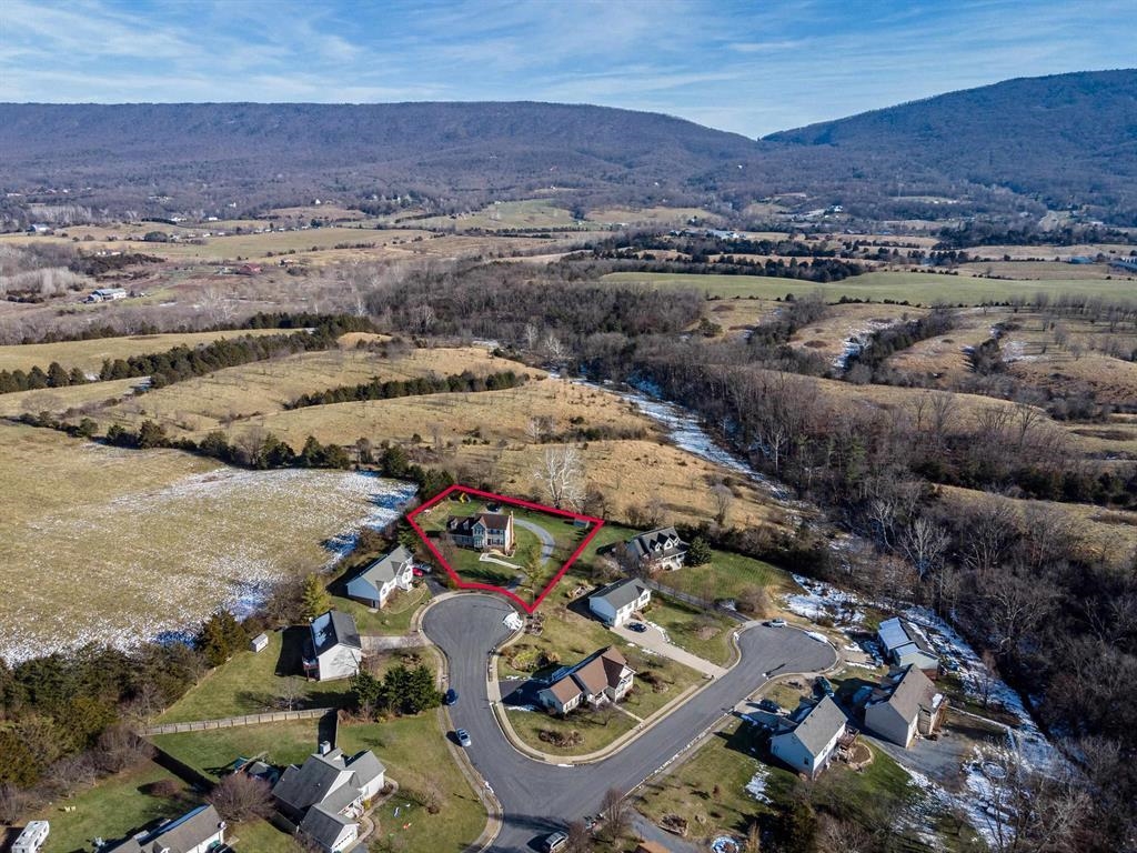 135 Dillon Ct