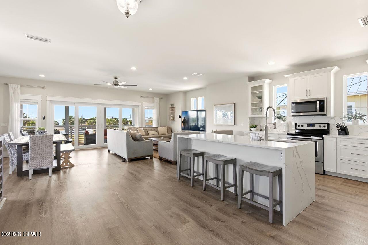 Listing photo id 11 for 5522 Thomas Drive