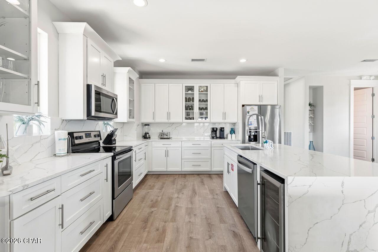 Listing photo id 13 for 5522 Thomas Drive