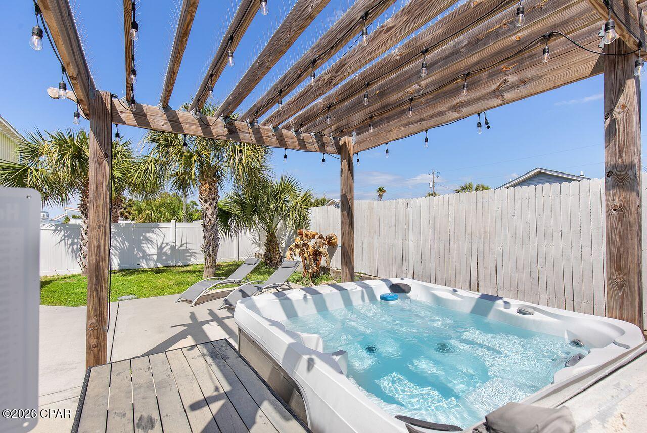 Listing photo id 19 for 5522 Thomas Drive