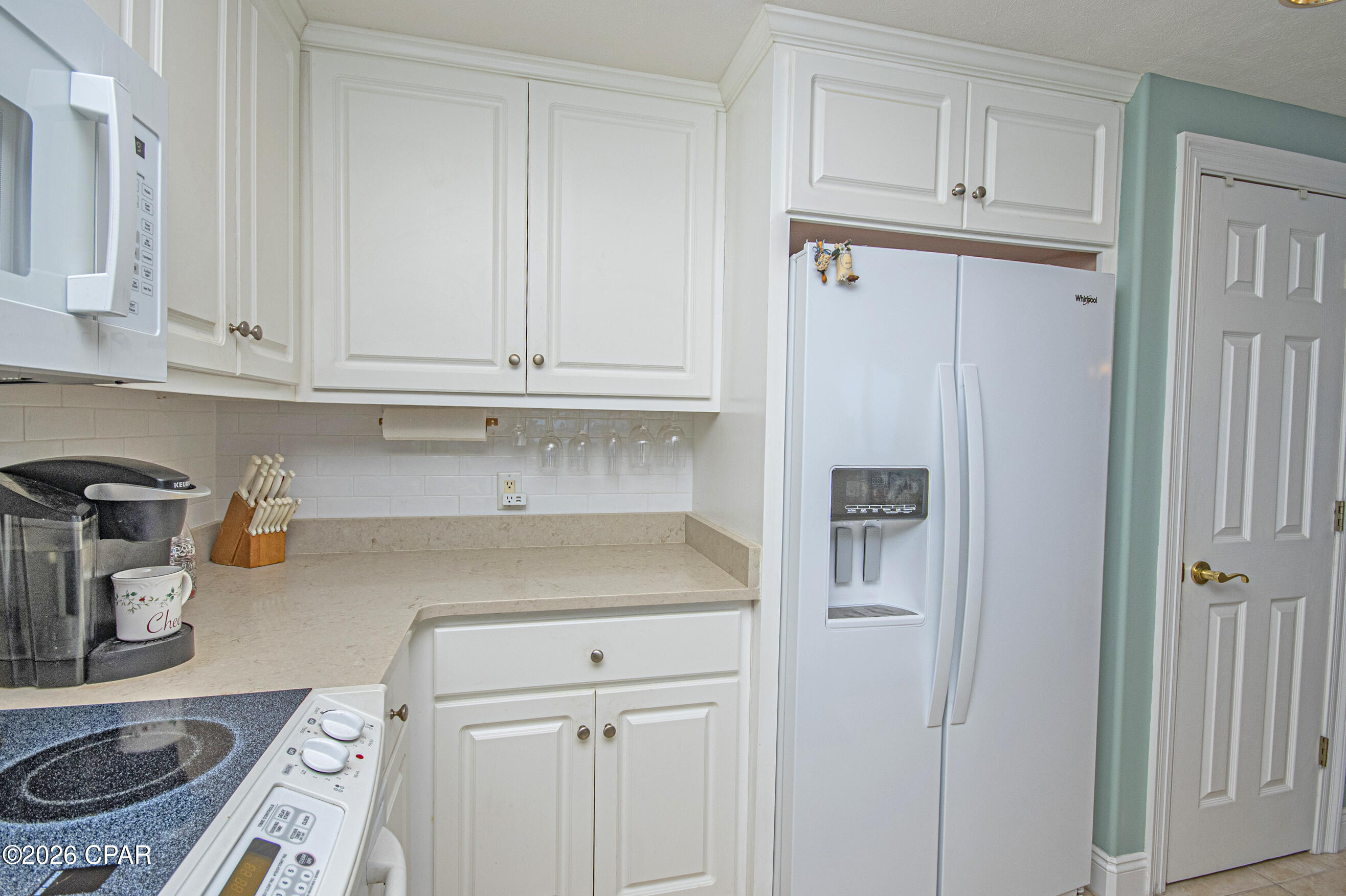 Listing photo id 12 for 5004 Thomas Drive 1212