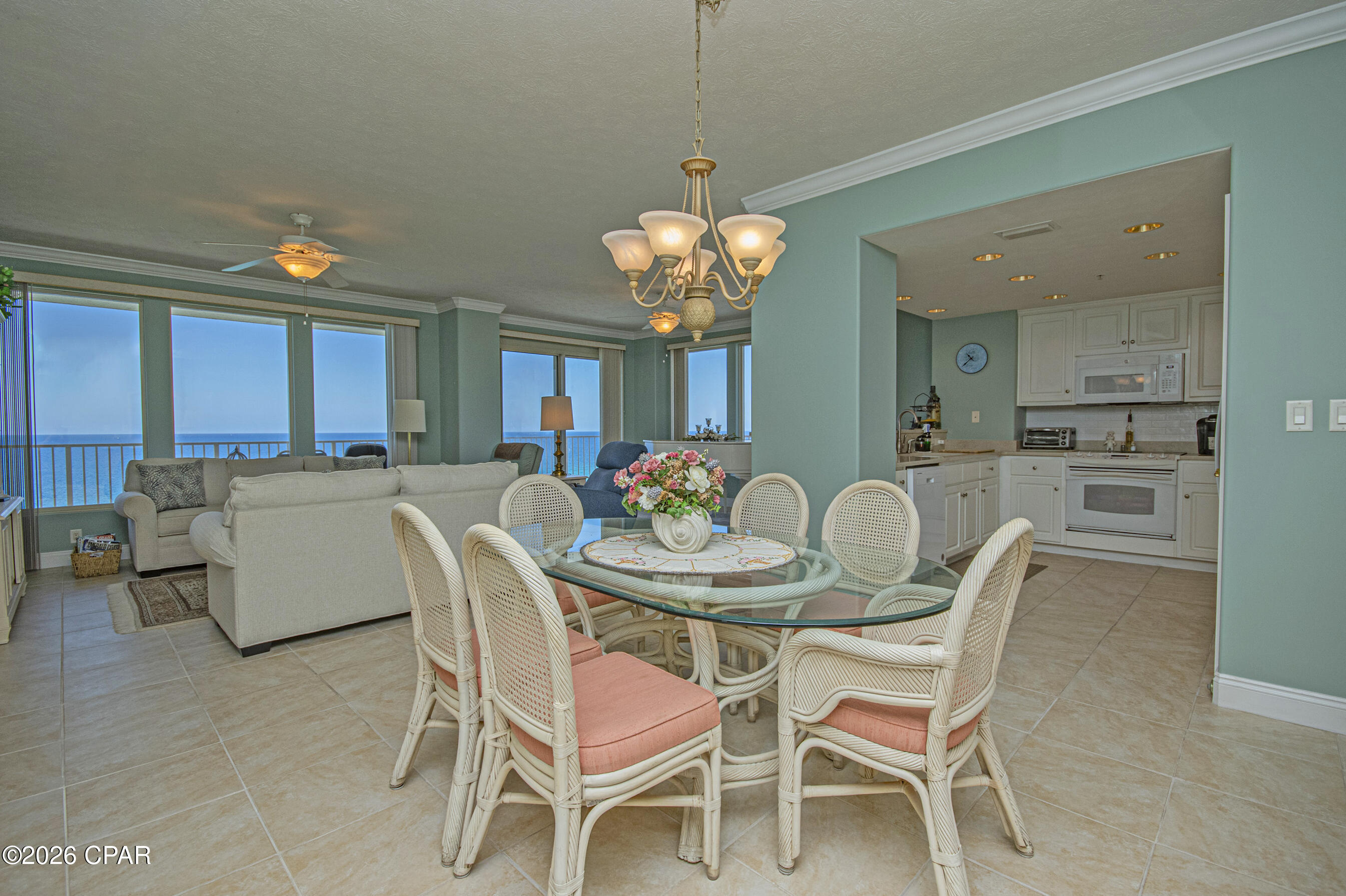 Listing photo id 7 for 5004 Thomas Drive 1212