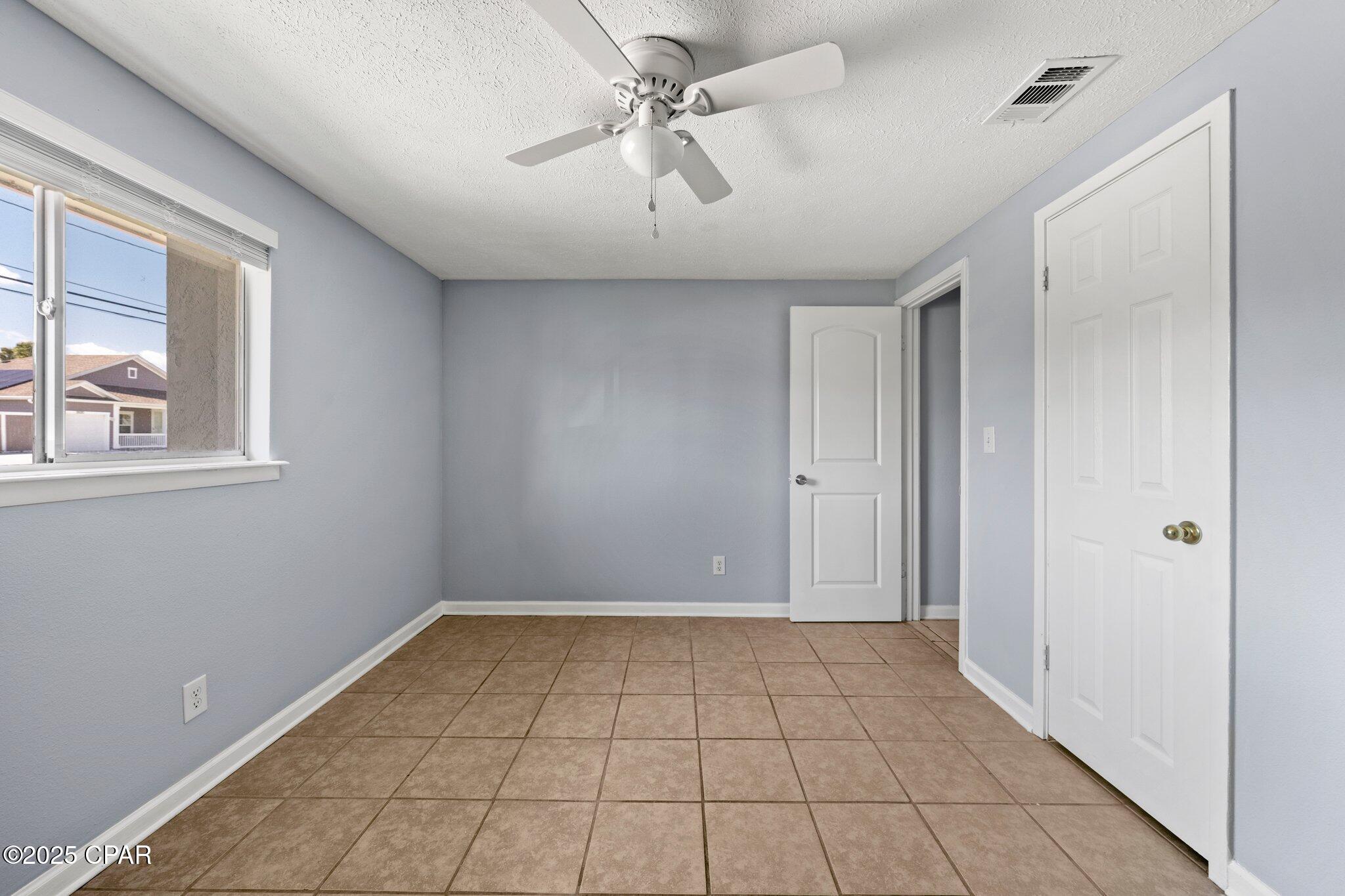 Image 17 For 2625 Beech Street B