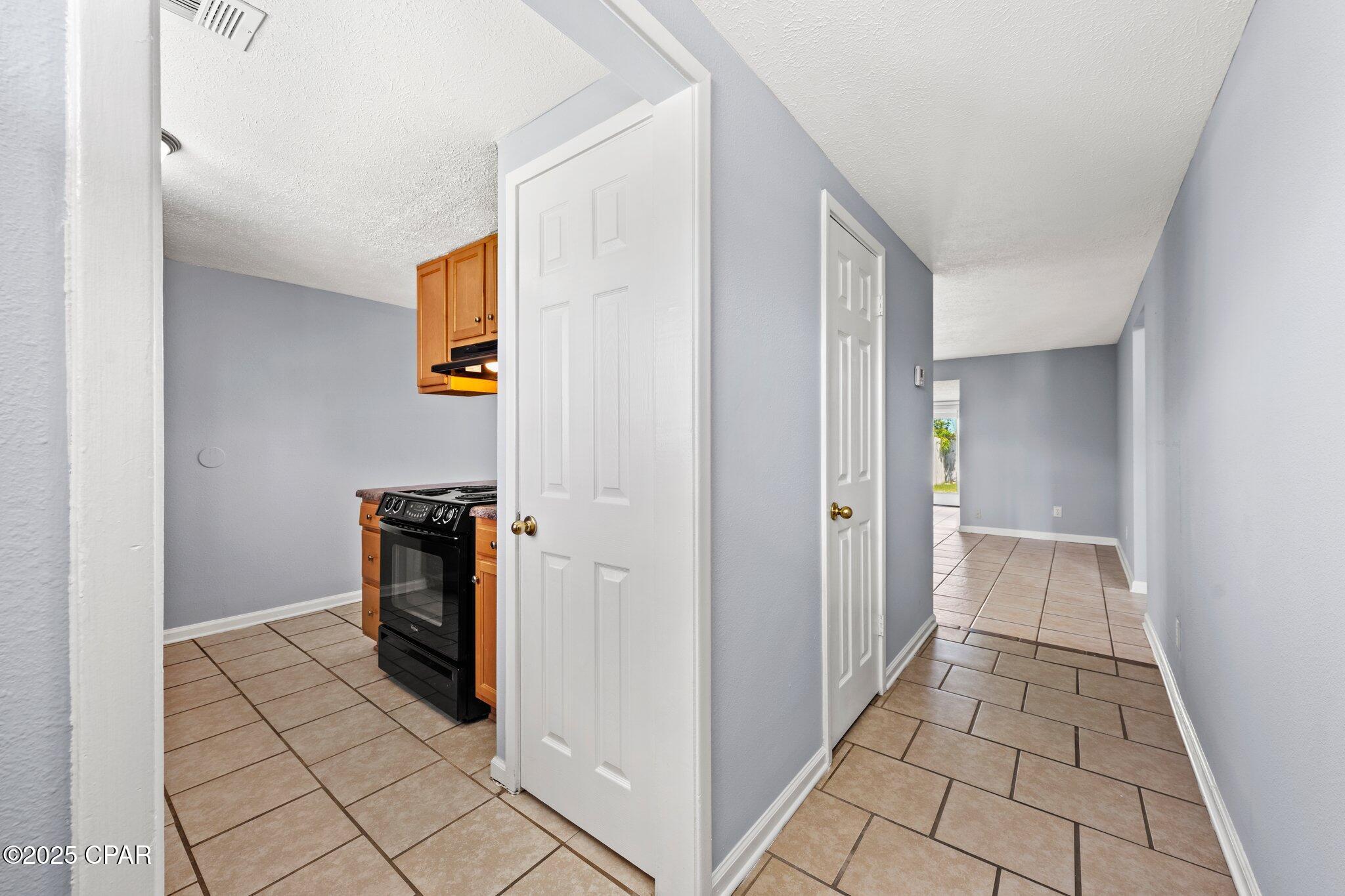 Image 2 For 2625 Beech Street B