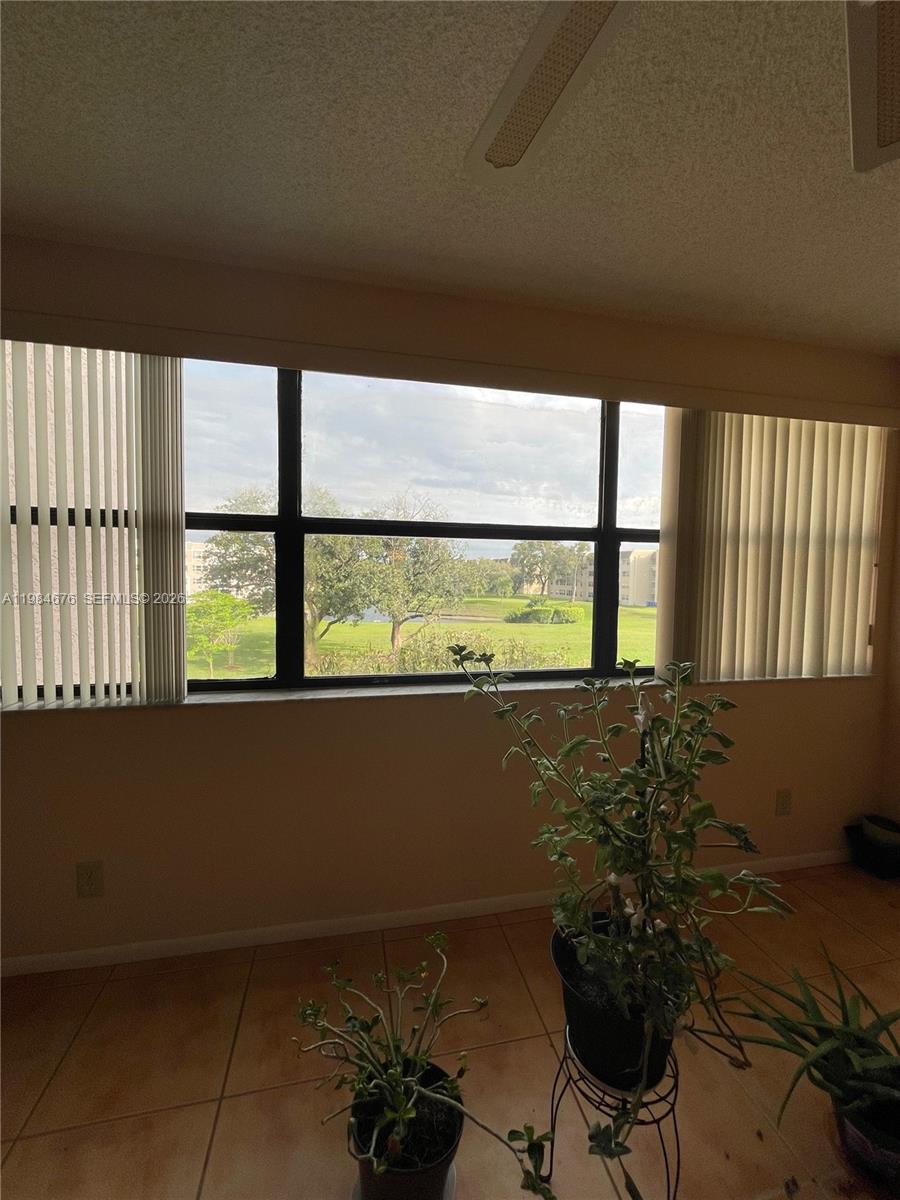Sunrise Lakes 185 Condo