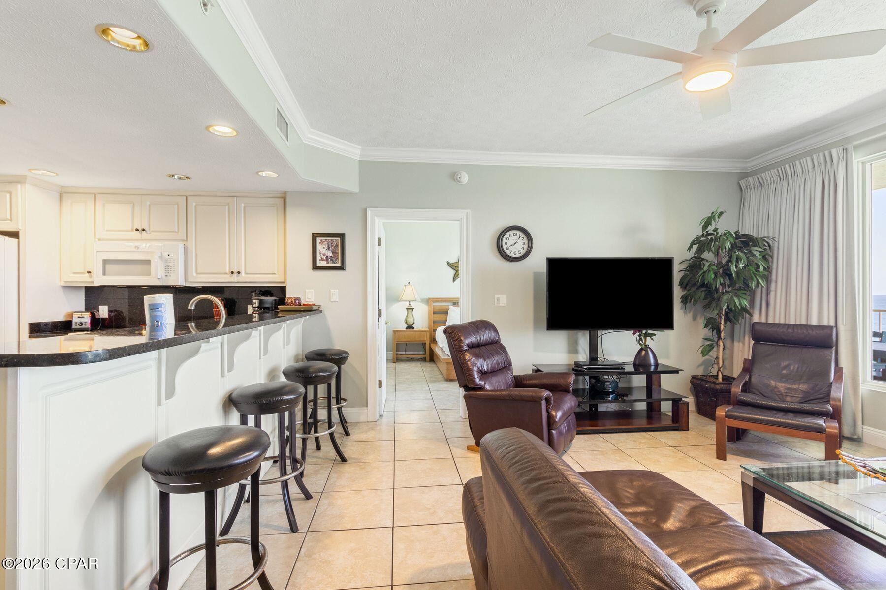 Listing photo id 6 for 5004 Thomas Drive 1102