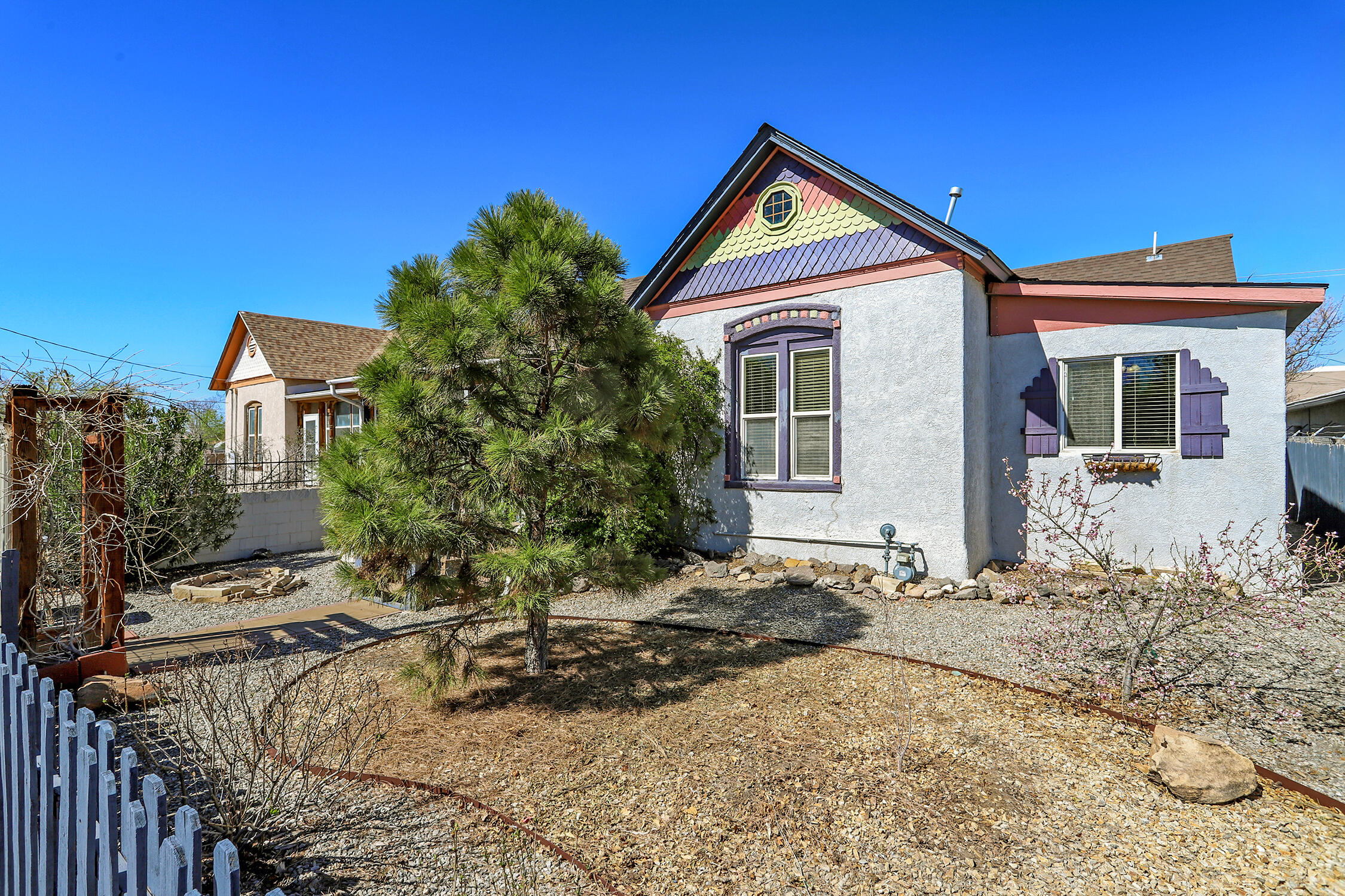Homes for sale in Albuquerque, NM | 209 Hazeldine Ave Sw, Albuquerque, NM 87102 | MLS# 1100045