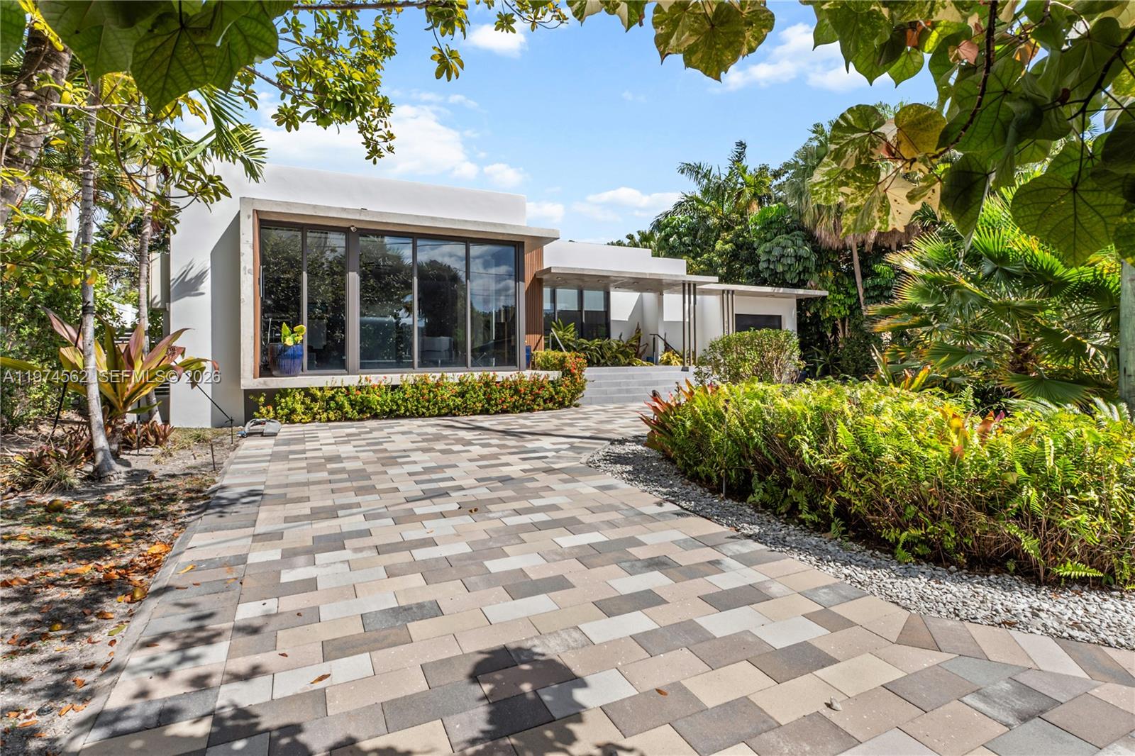 House for Sale in North Miami, FL