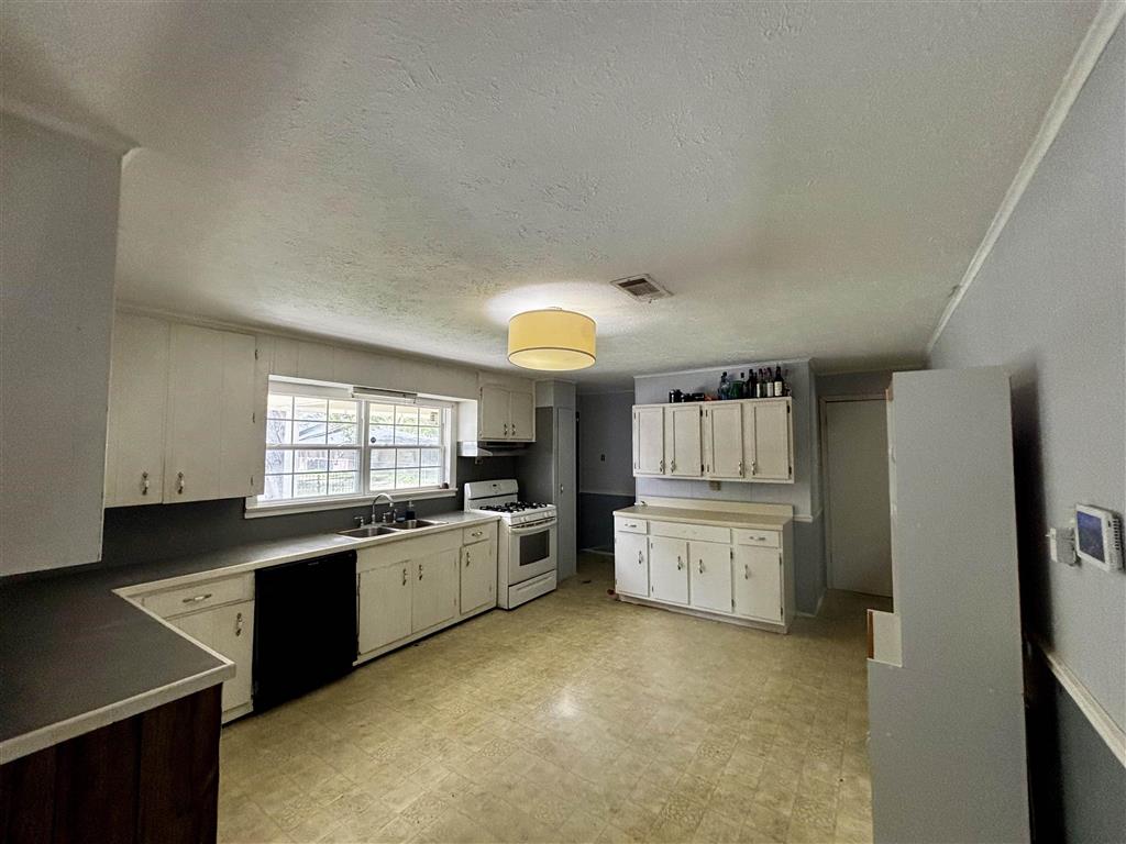 140 Gill Rd — photo 5