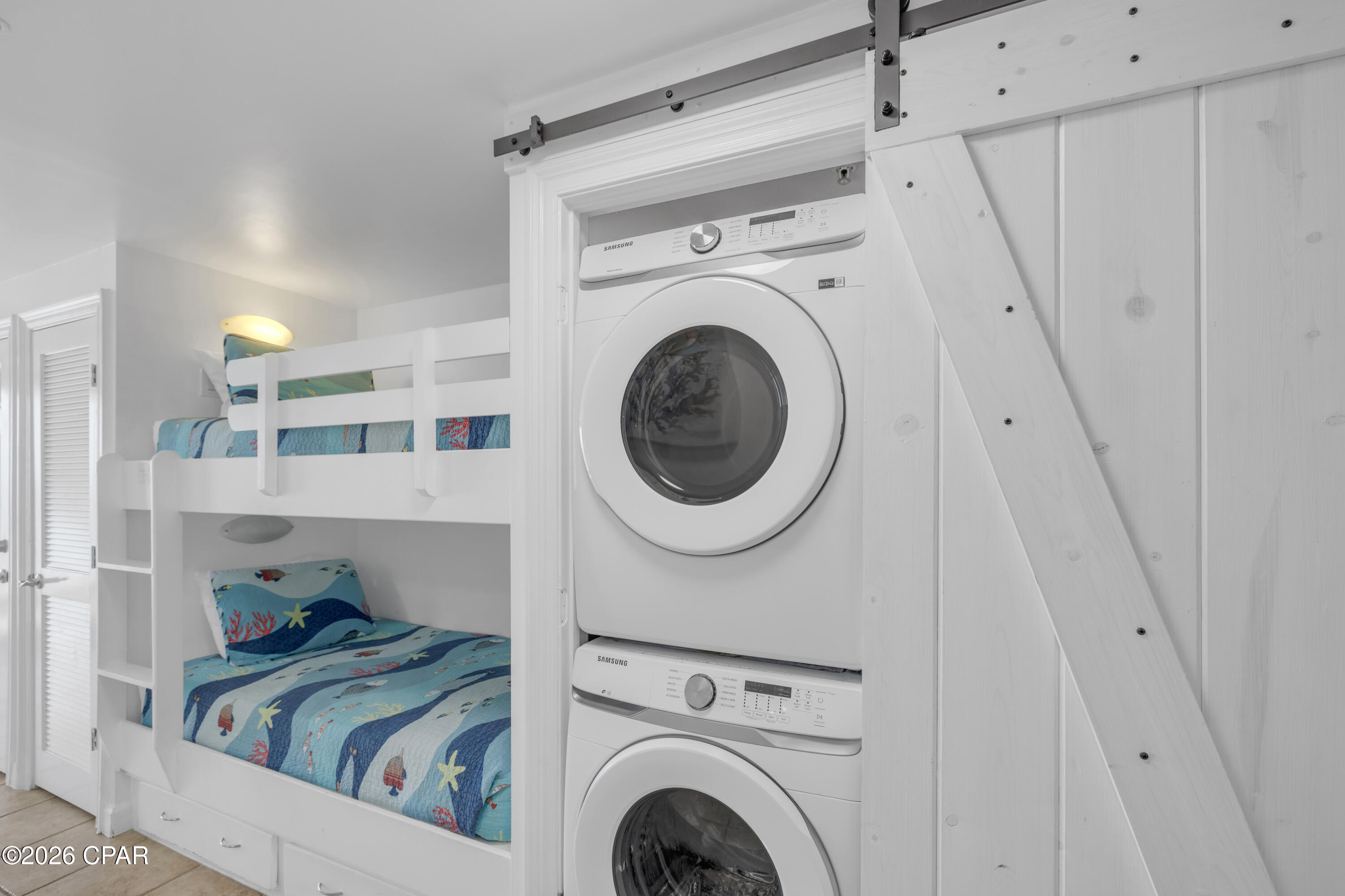 Listing photo id 13 for 9450 Thomas Drive 2106d