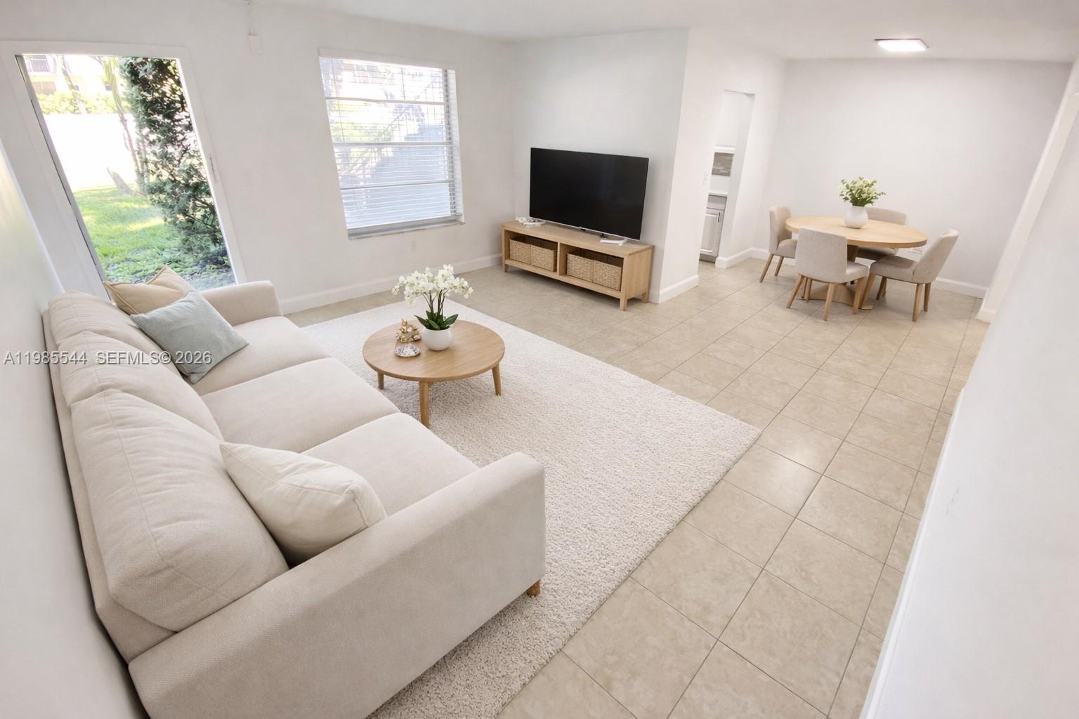 Hollywood Entrada Amended