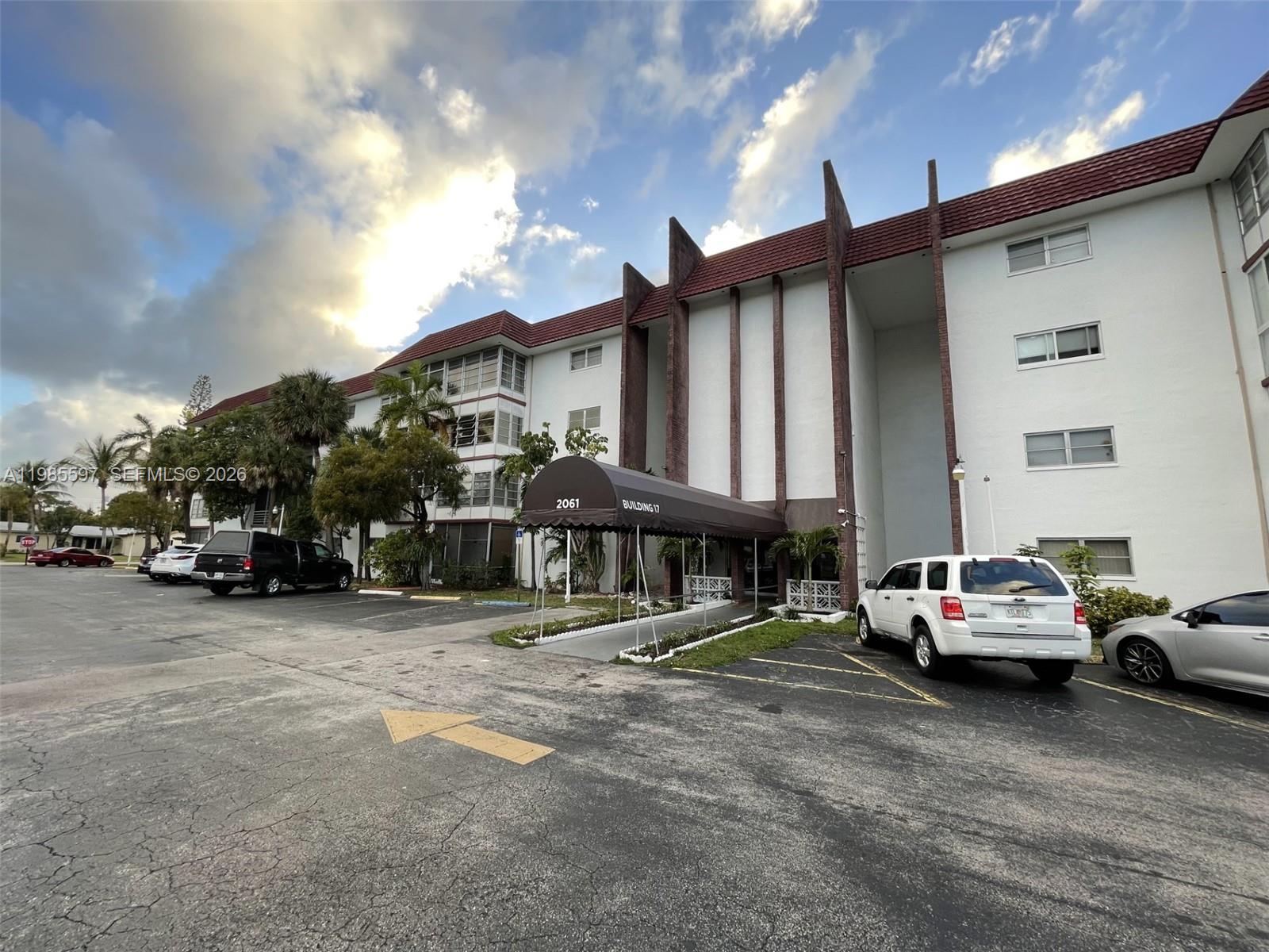 Castle Apartments 17 Cond