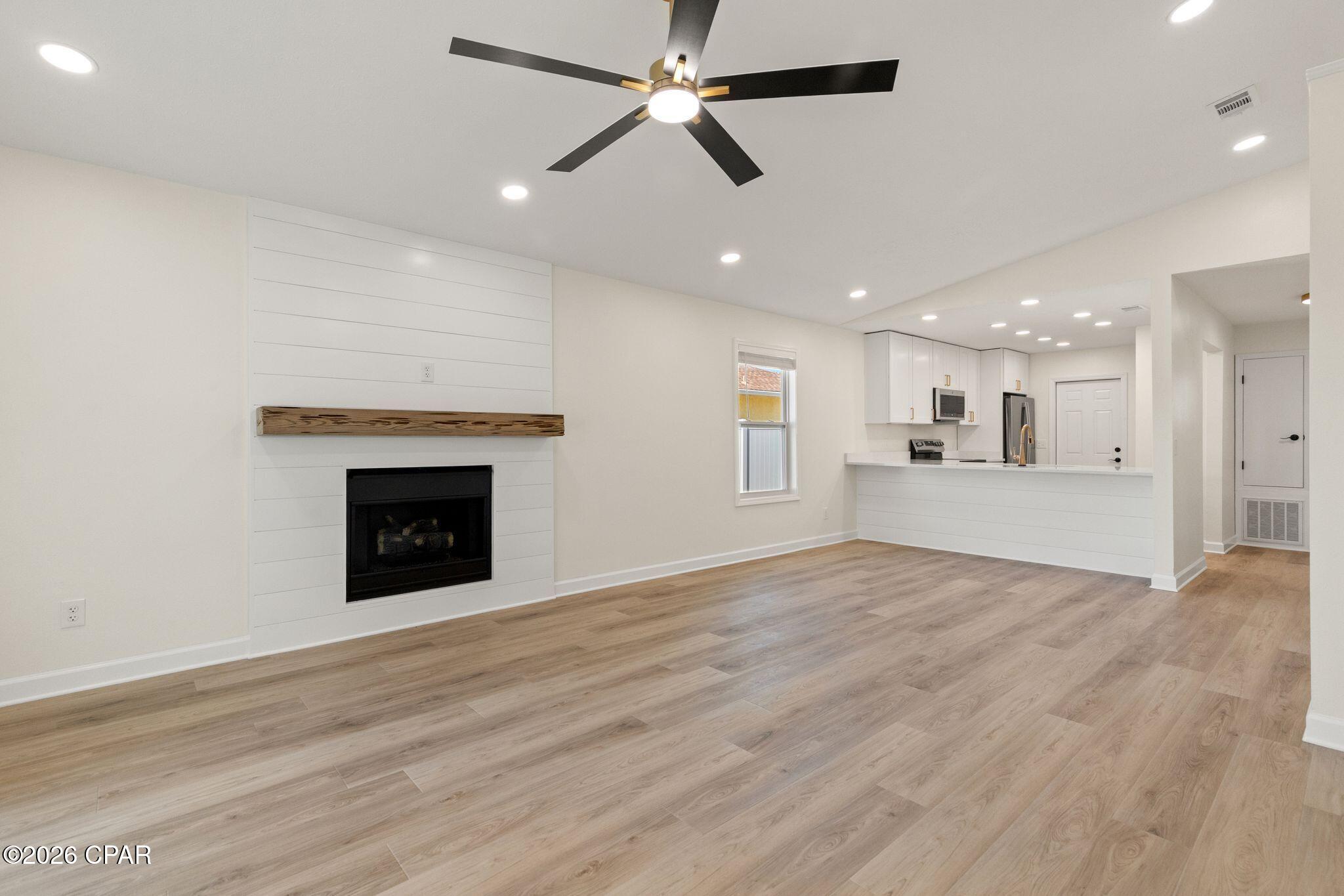 Listing photo id 10 for 425 Sea Breeze Drive