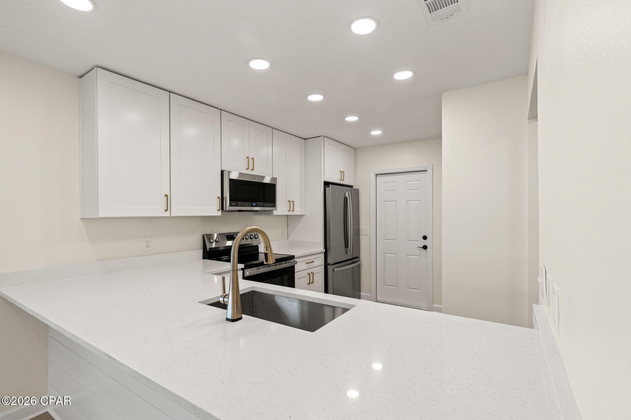 Listing photo id 7 for 425 Sea Breeze Drive