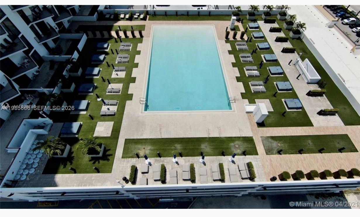 5252 Paseo Condo