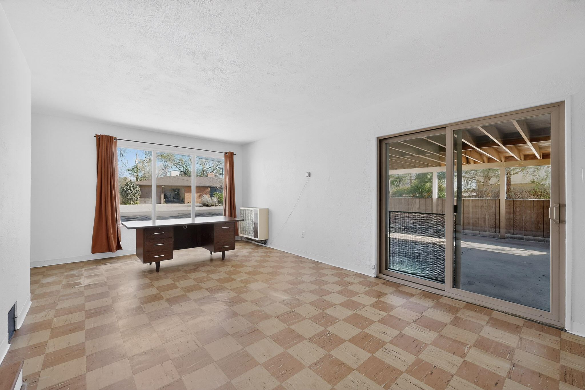 Photo 4 of Sale Pending at 4802 Constitution Ave NE, Albuquerque, NM 87110 | MLS# 1100161 | Listing updated on 2026-09-28