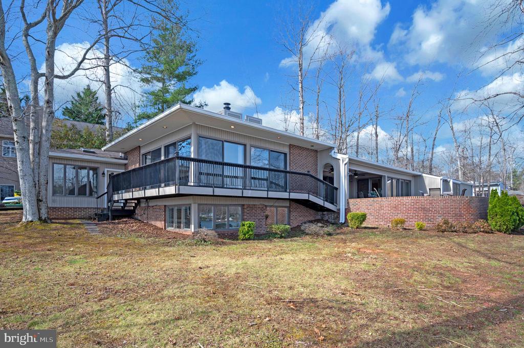 104 Spring Grove Ln