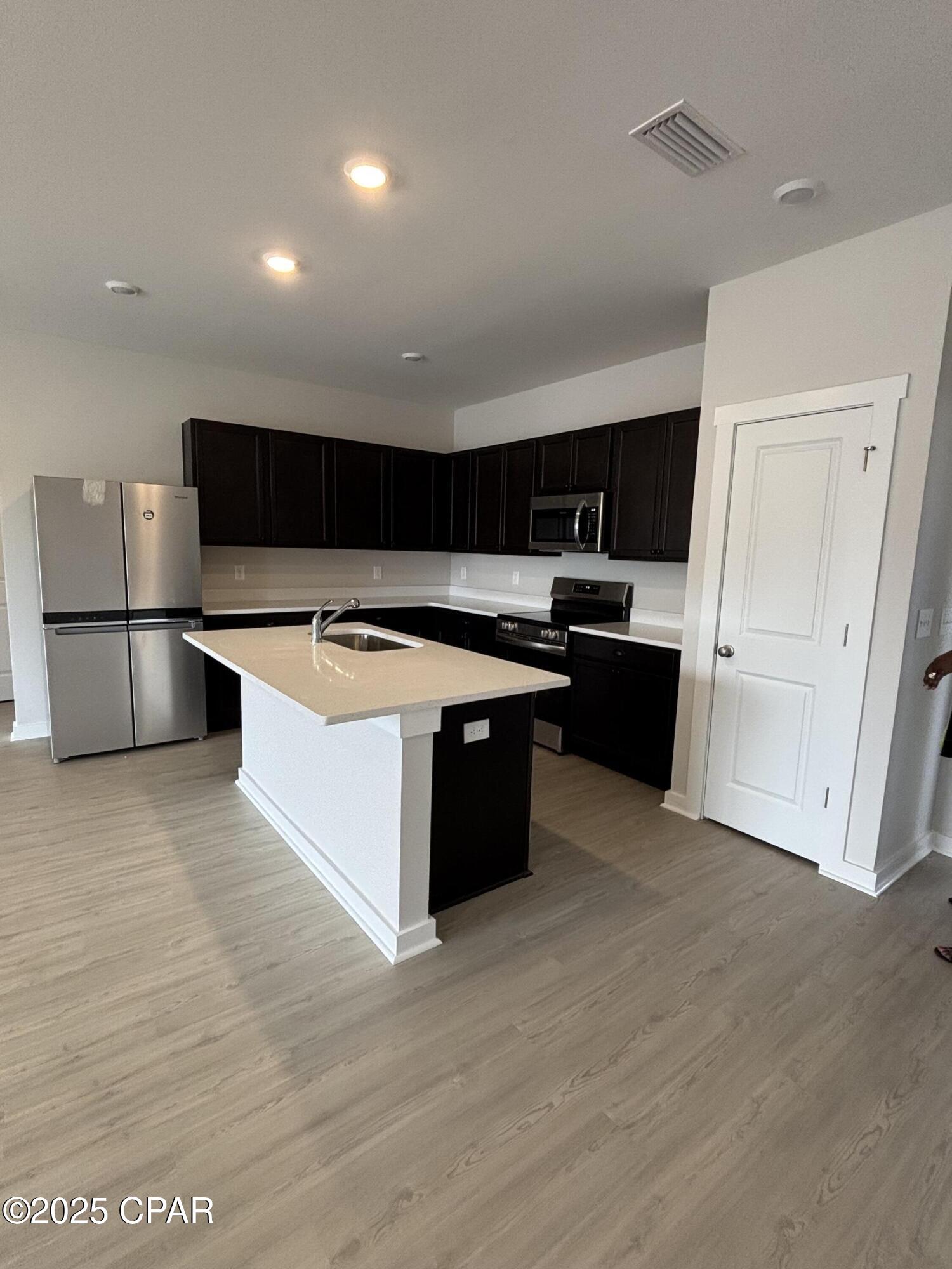 Image 2 For 1080 Blazing Star Street