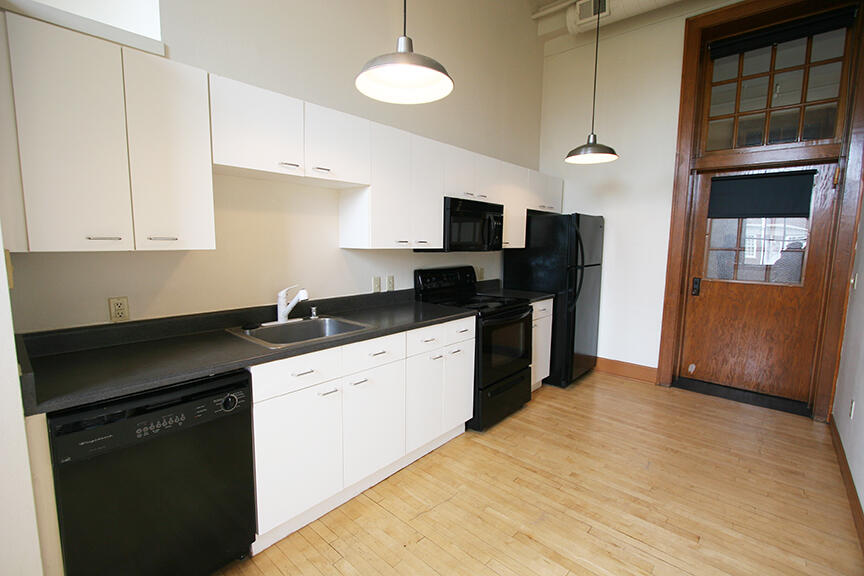 Photo 18 — 100 Broadway Boulevard NE 309