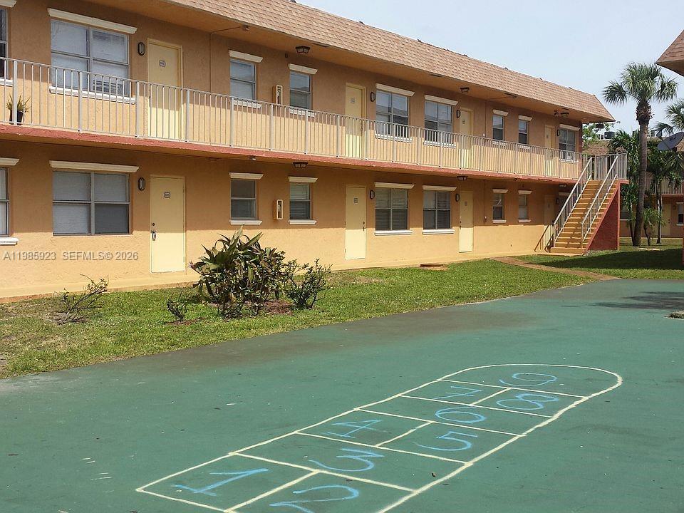 Courts At Oakland Park