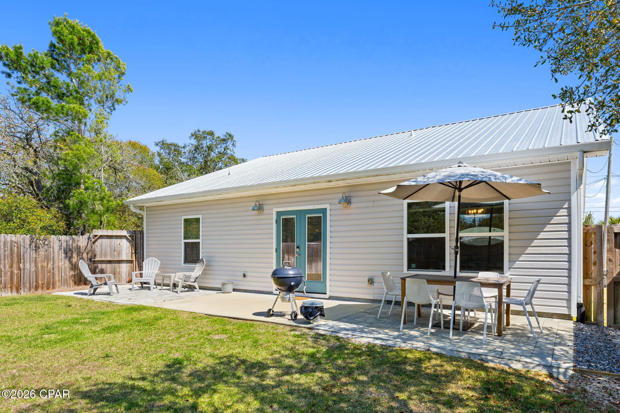 Listing photo id 34 for 319 Oleander Drive